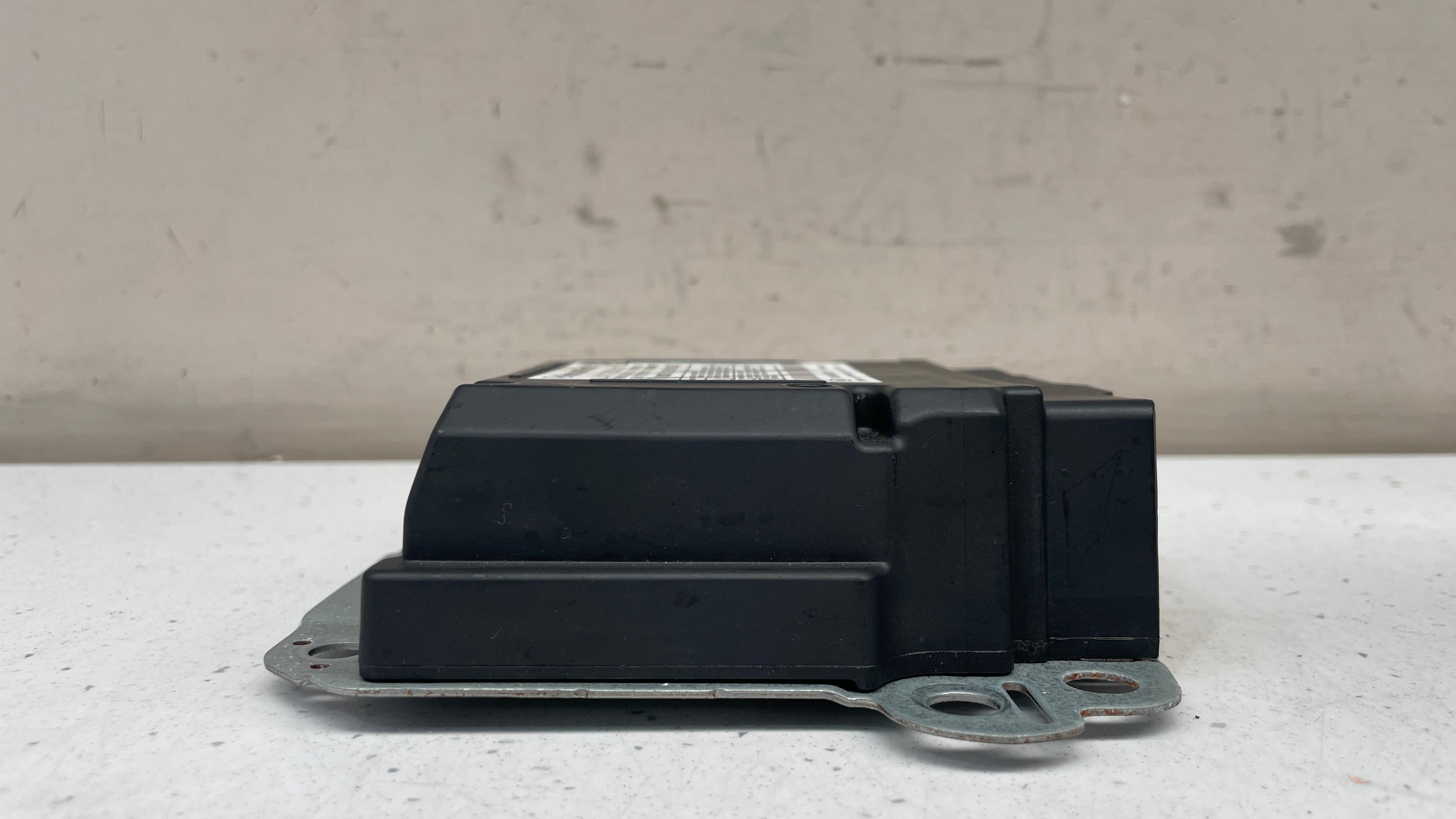A1179008600 MERCEDES W176 SRS CONTROL UNIT