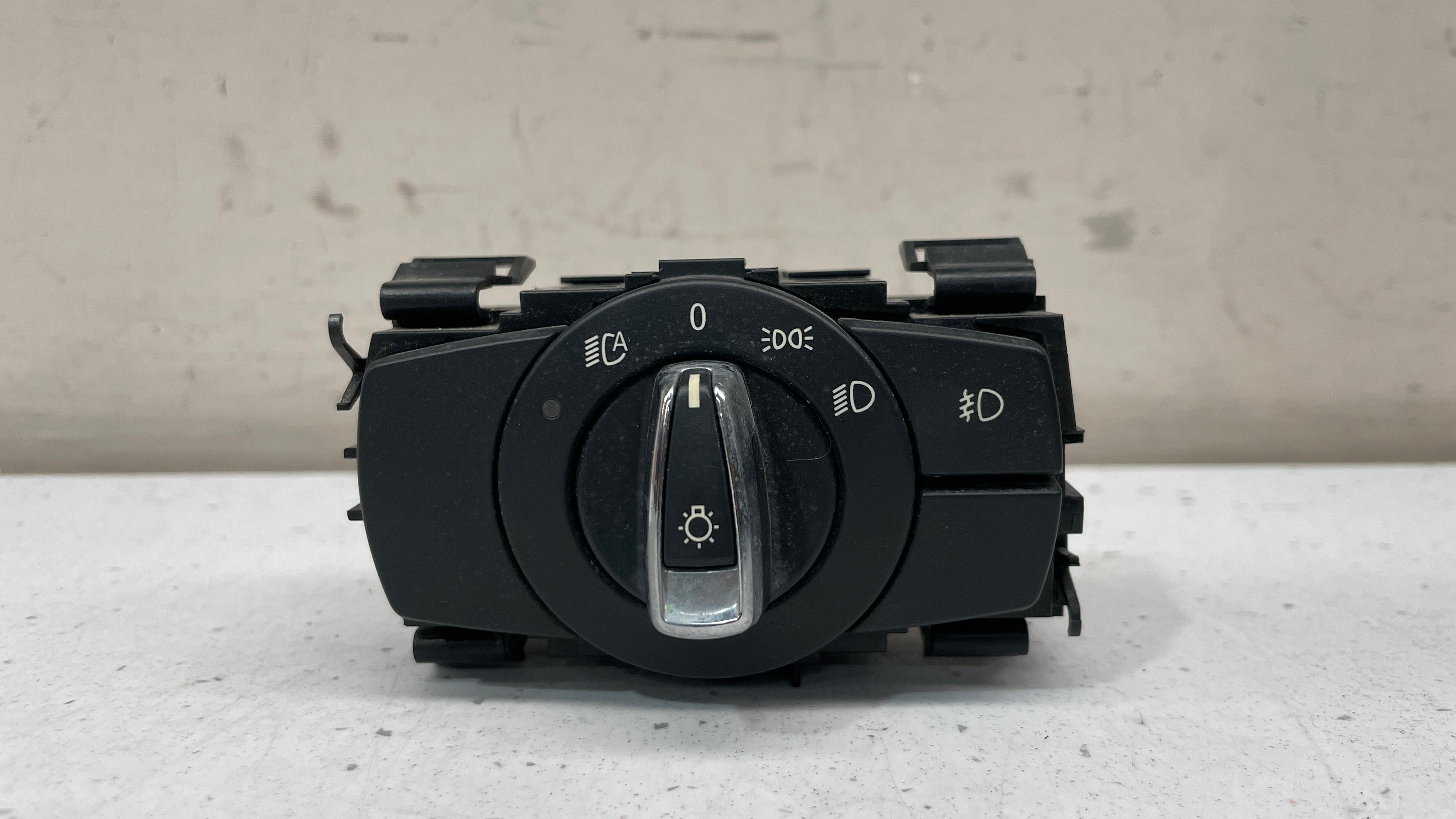 916941001  BMW E93 HEADLIGHT CONTROL SWITCH