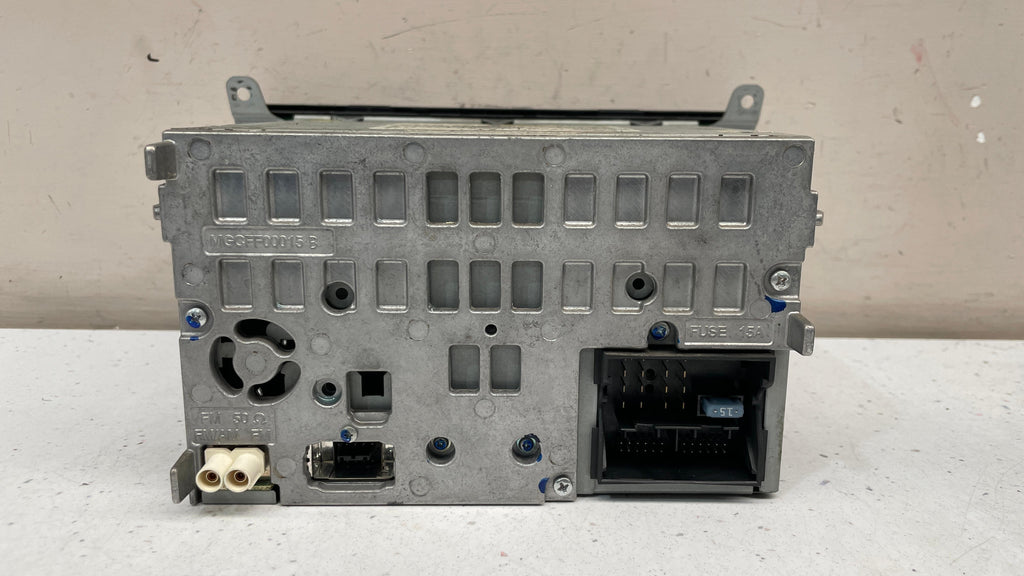 8T1035186B AUDI A4 CD RADIO AUDIO SYSTEM