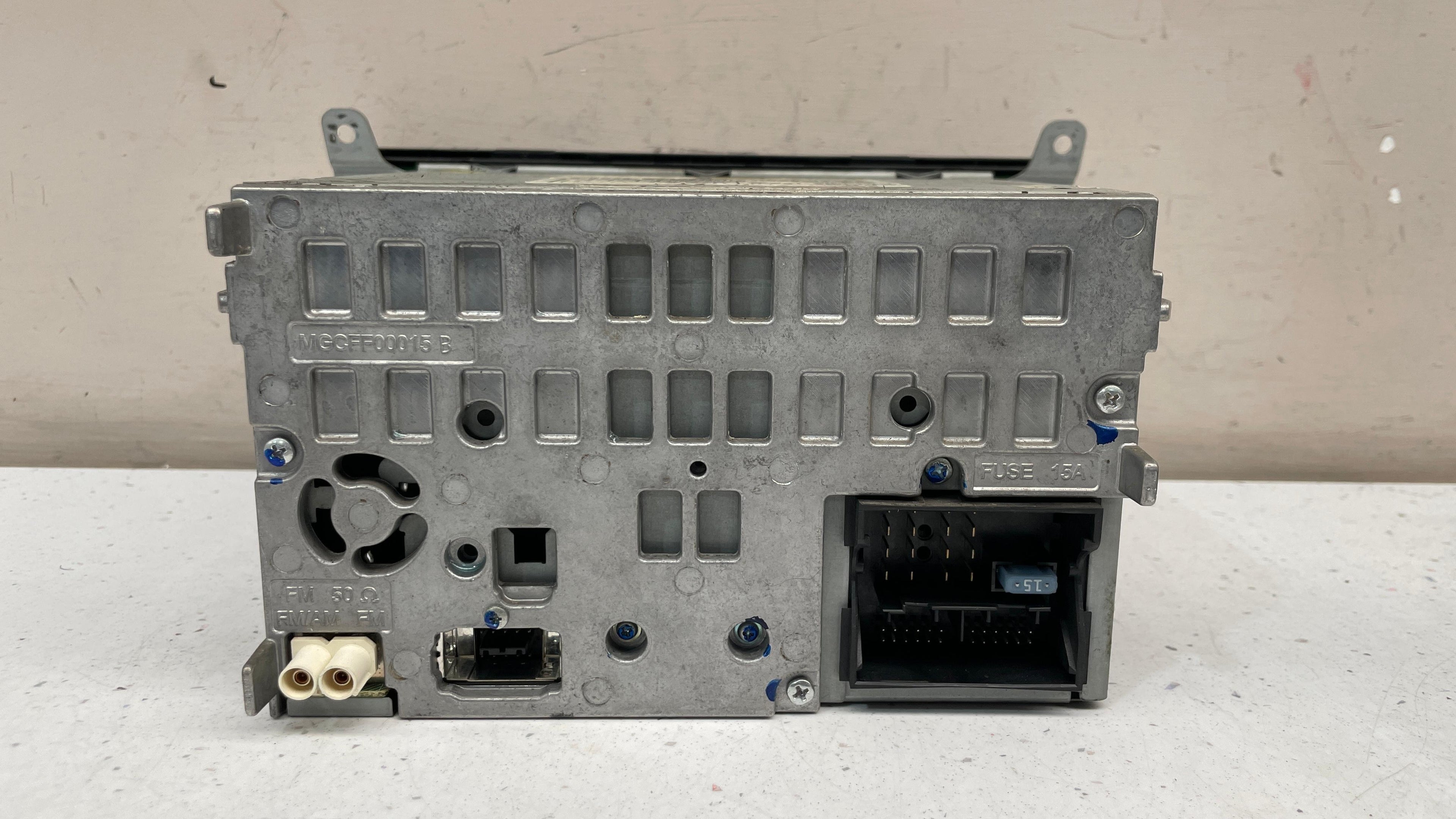 8T1035186B AUDI A4 CD RADIO AUDIO SYSTEM