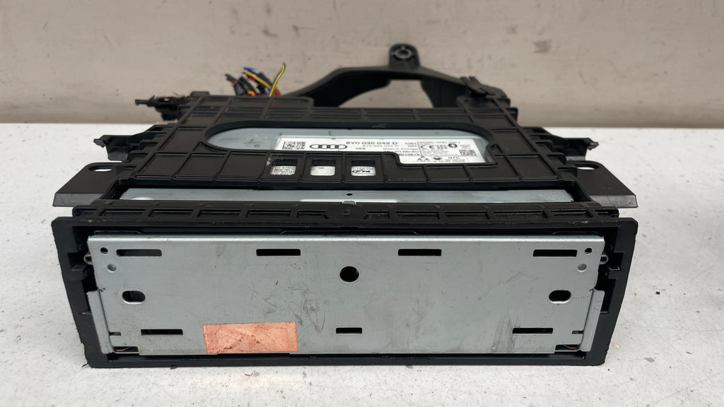 8Y0035042D AUDI A3 MULTIFUNCTION HEAD UNIT