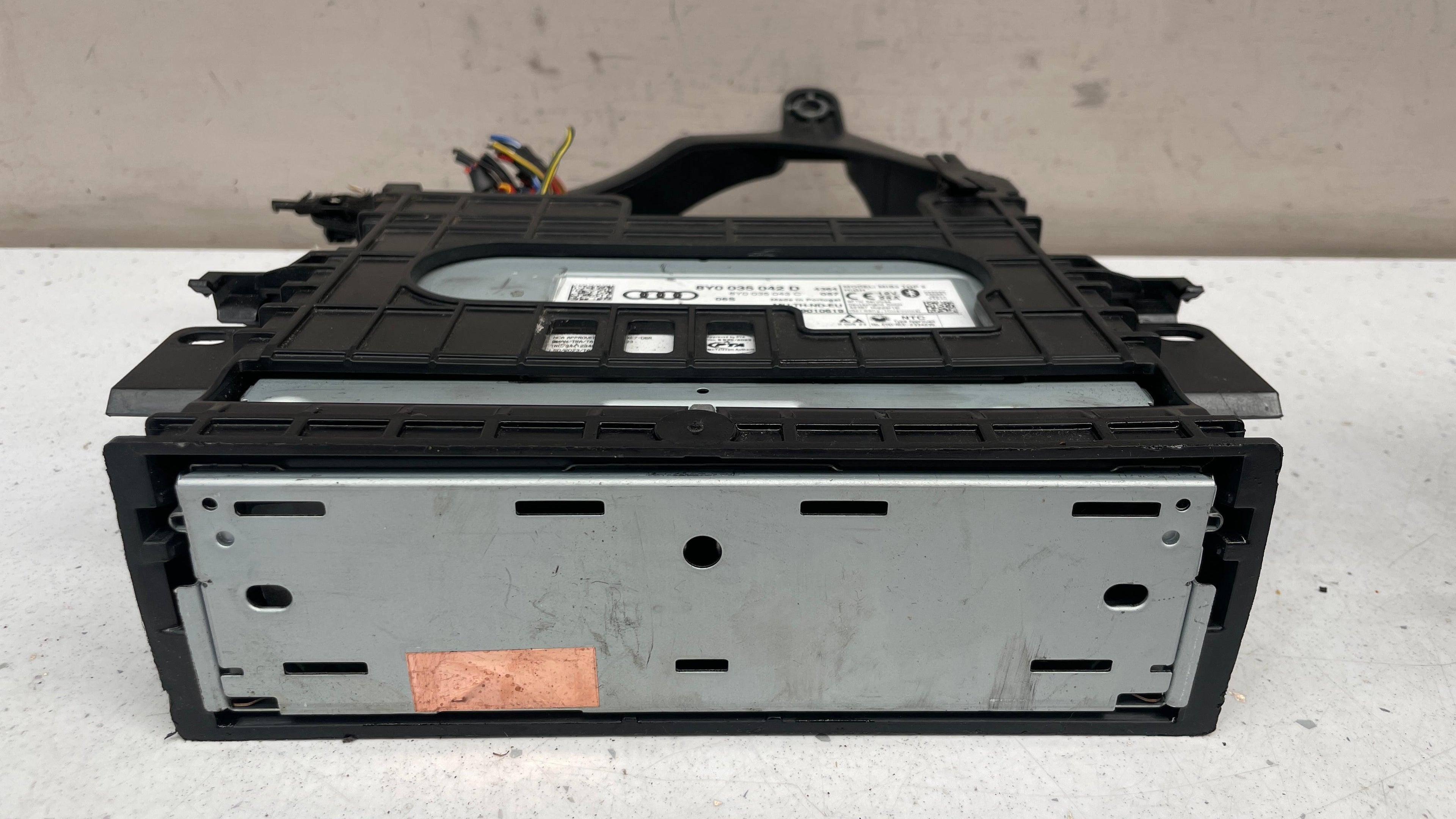 8Y0035042D AUDI A3 MULTIFUNCTION HEAD UNIT