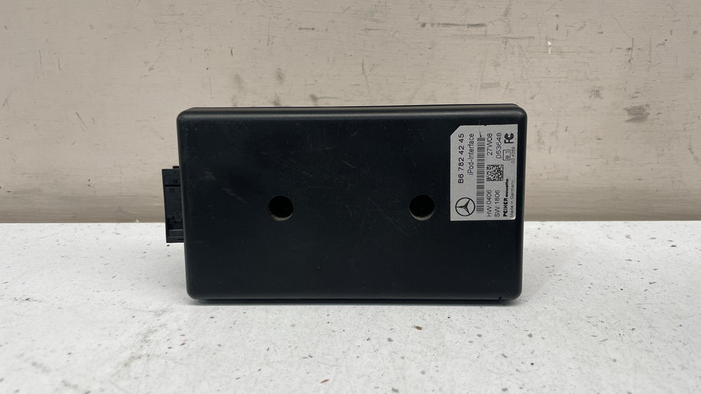 B67824245 MERCEDES W221 IPOD INTERFACE CONTROL MODULE