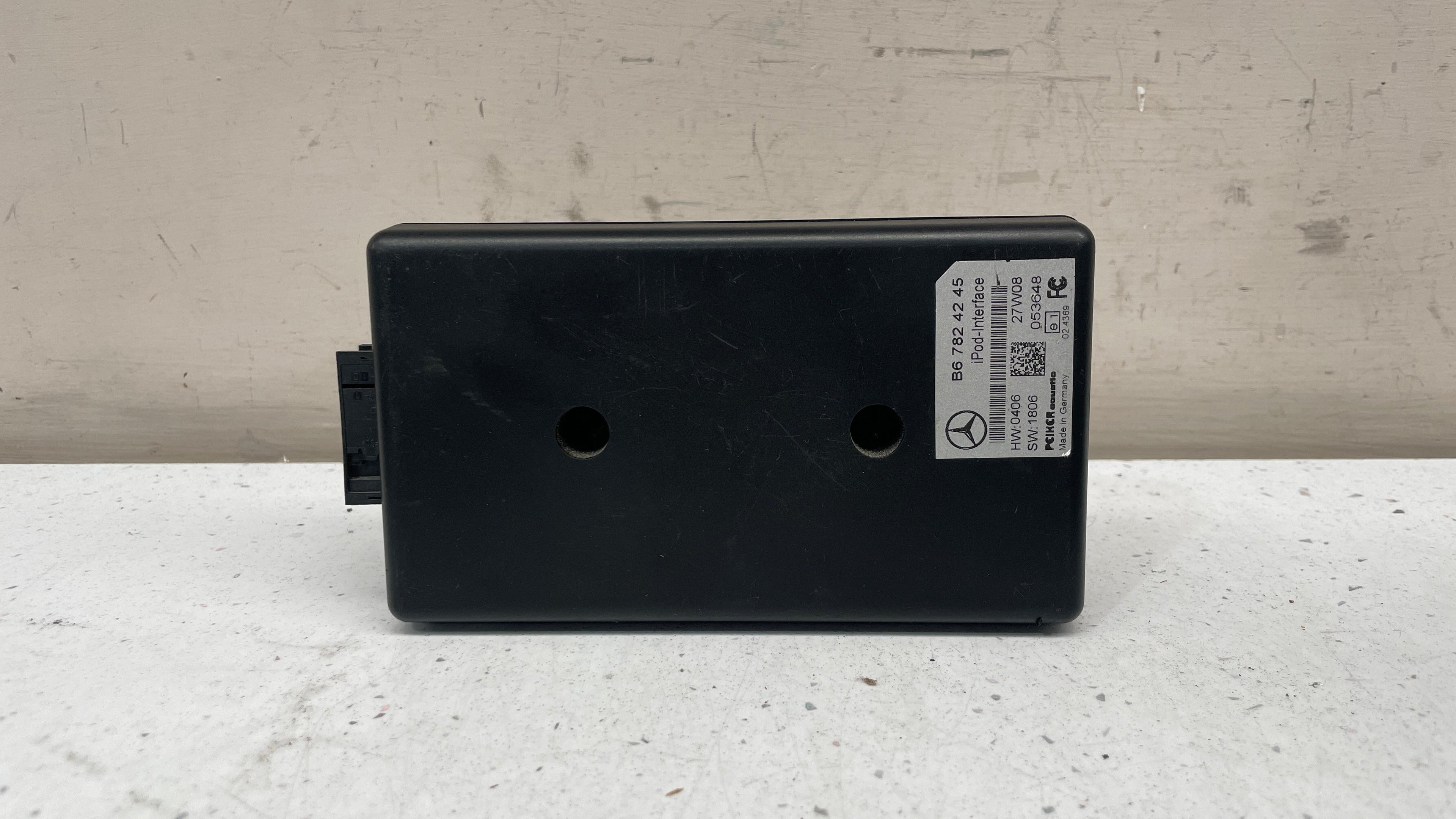 B67824245 MERCEDES W221 IPOD INTERFACE CONTROL MODULE