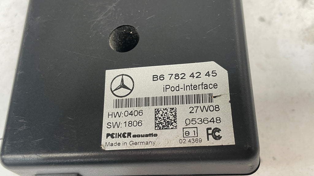 B67824245 MERCEDES W221 IPOD INTERFACE CONTROL MODULE