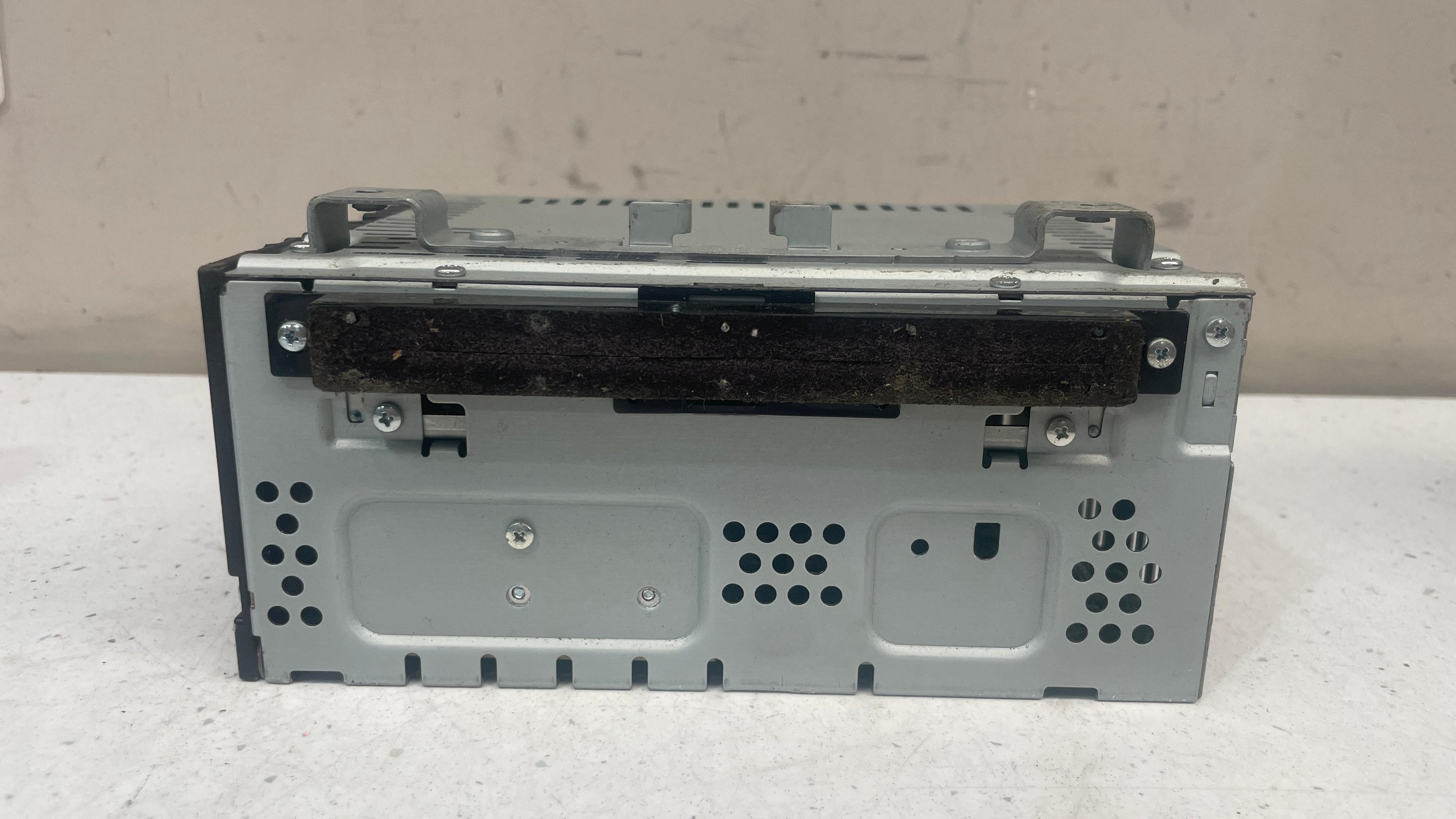 E2410R-030882 FORD KUGA RADIO HEAD UNIT CONTROLLER UNIT
