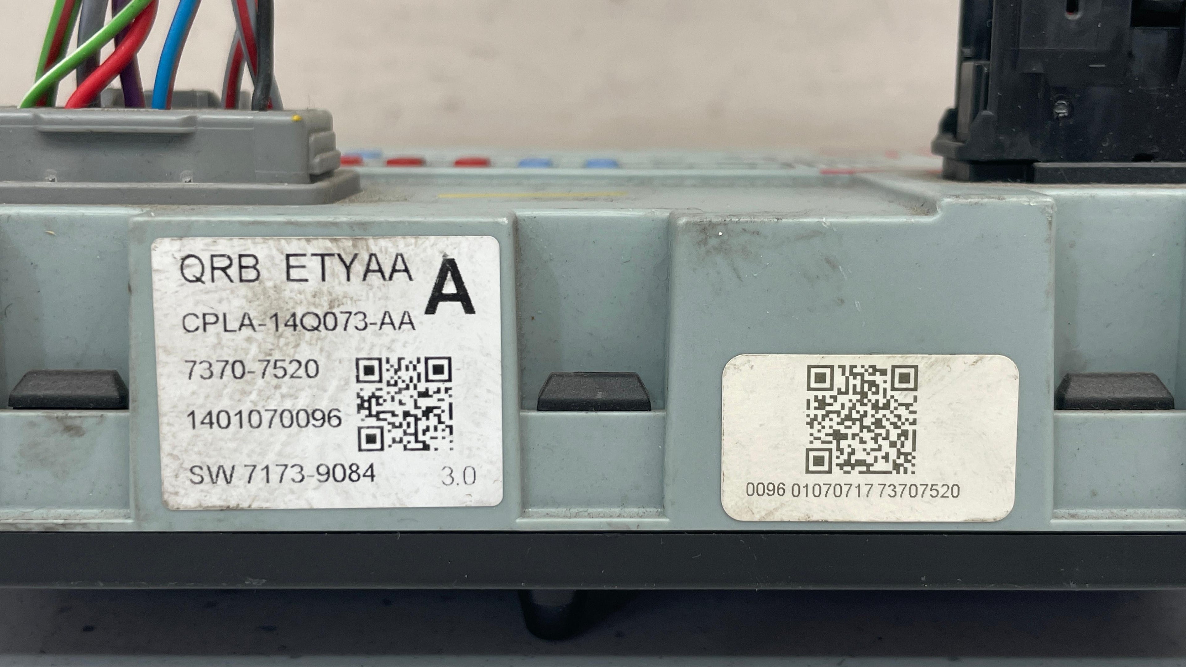CPLA-14Q073-AA LAND ROVER TRUNK MODULE RELAY CONTROL FUSEBOX