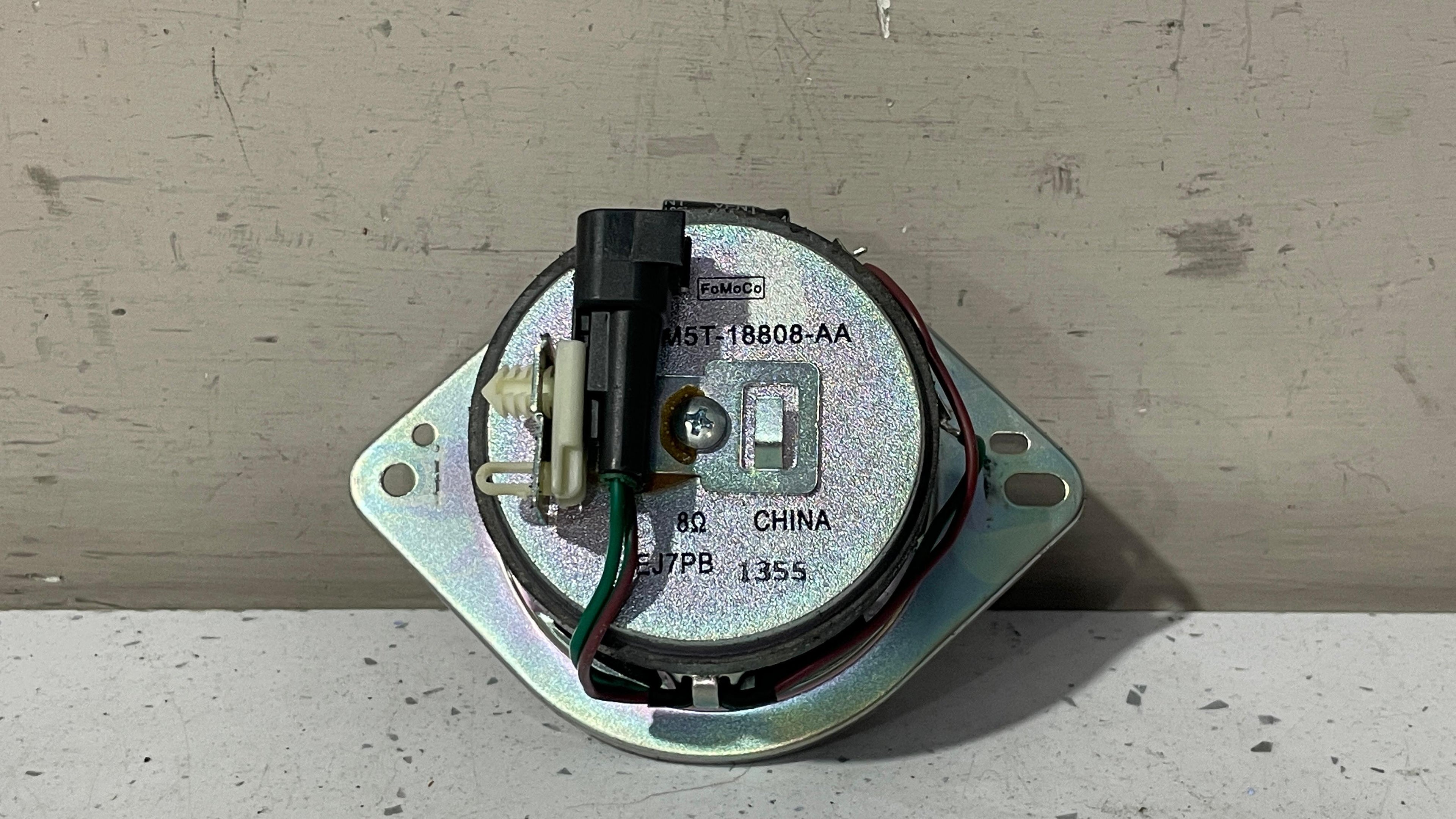 AM5T-18808-AA FORD ESCAPE FRONT DASHBOARD SOUND AUDIO