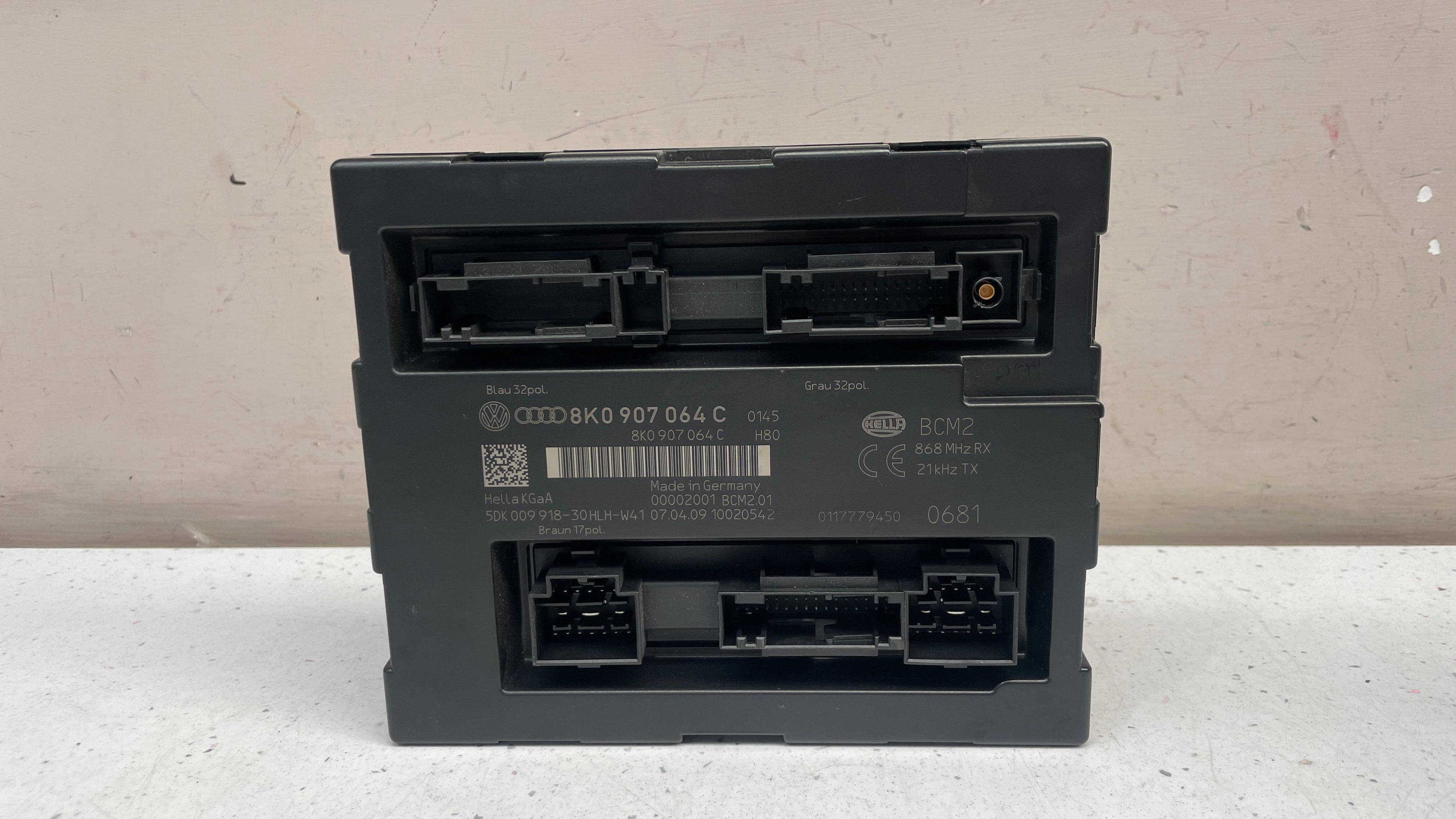 8K0907064C AUDI A4 CONVENIENCE MODULE DASHBOARD