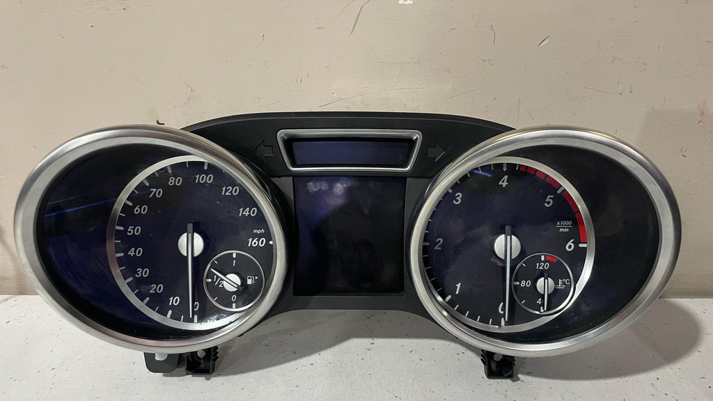 A1669003706 MERCEDES W166 SPEEDOMETER INSTRUMENT CLUSTER