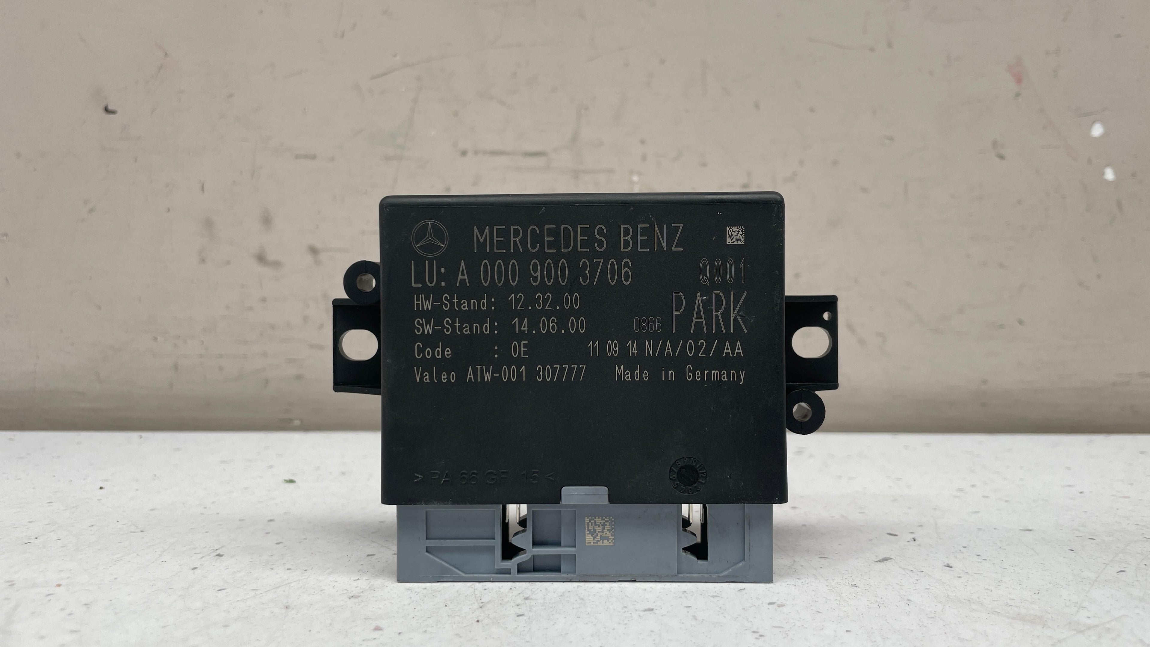 A0009003706 MERCEDES PARKING CONTROL MODULE UNIT