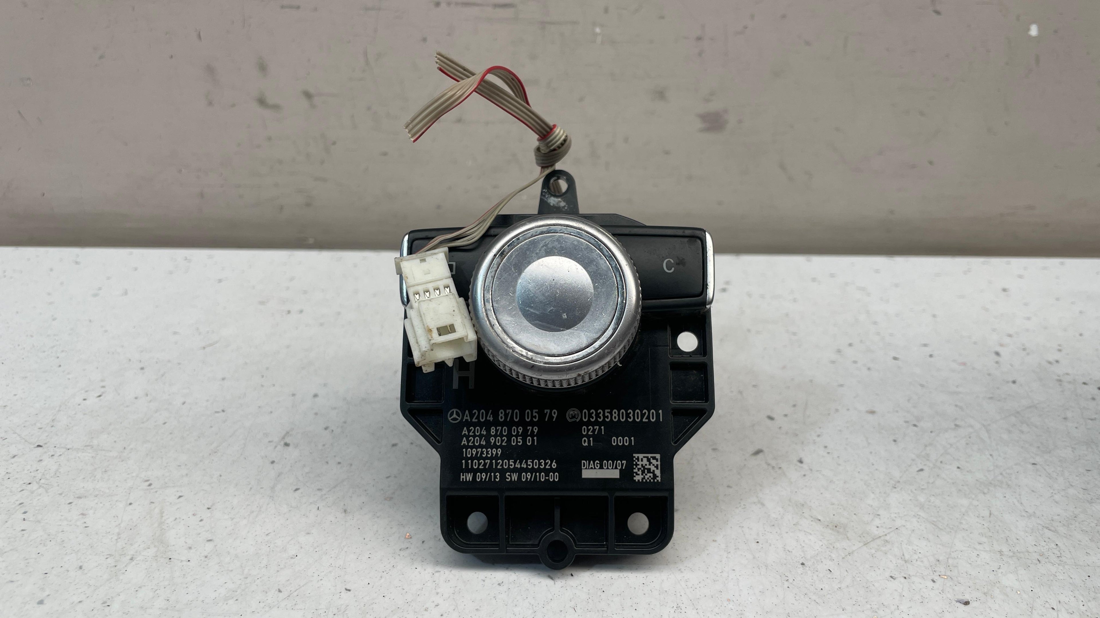 A2048700579 MERCEDES W204 COMAND NAVI CONTROLLER