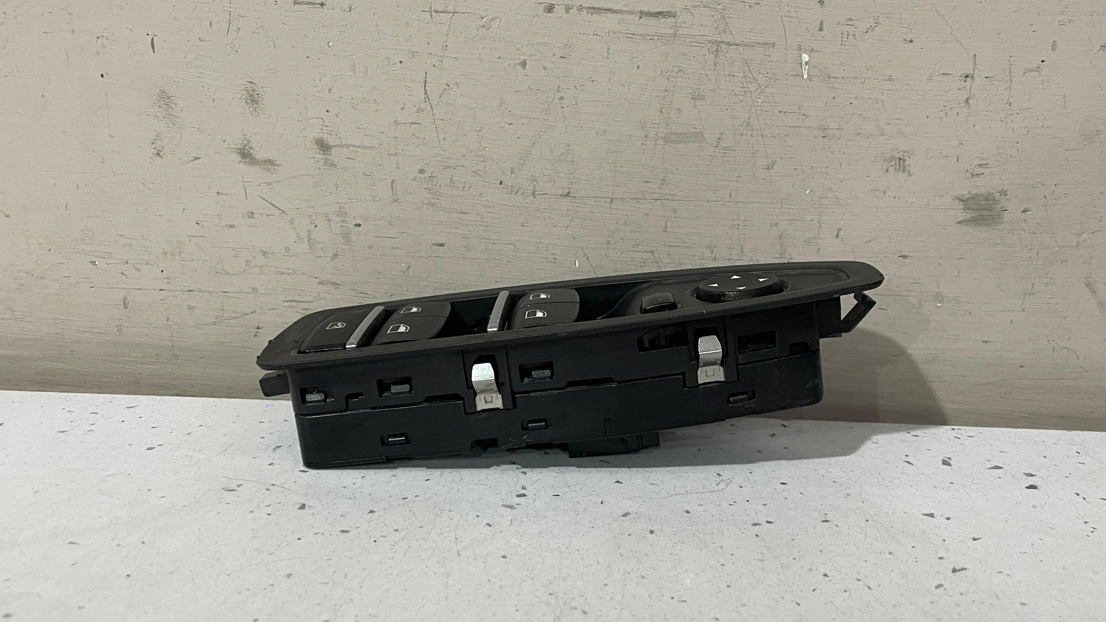 9208110-03 BMW SERIES 1 POWER WINDOW SWITCH