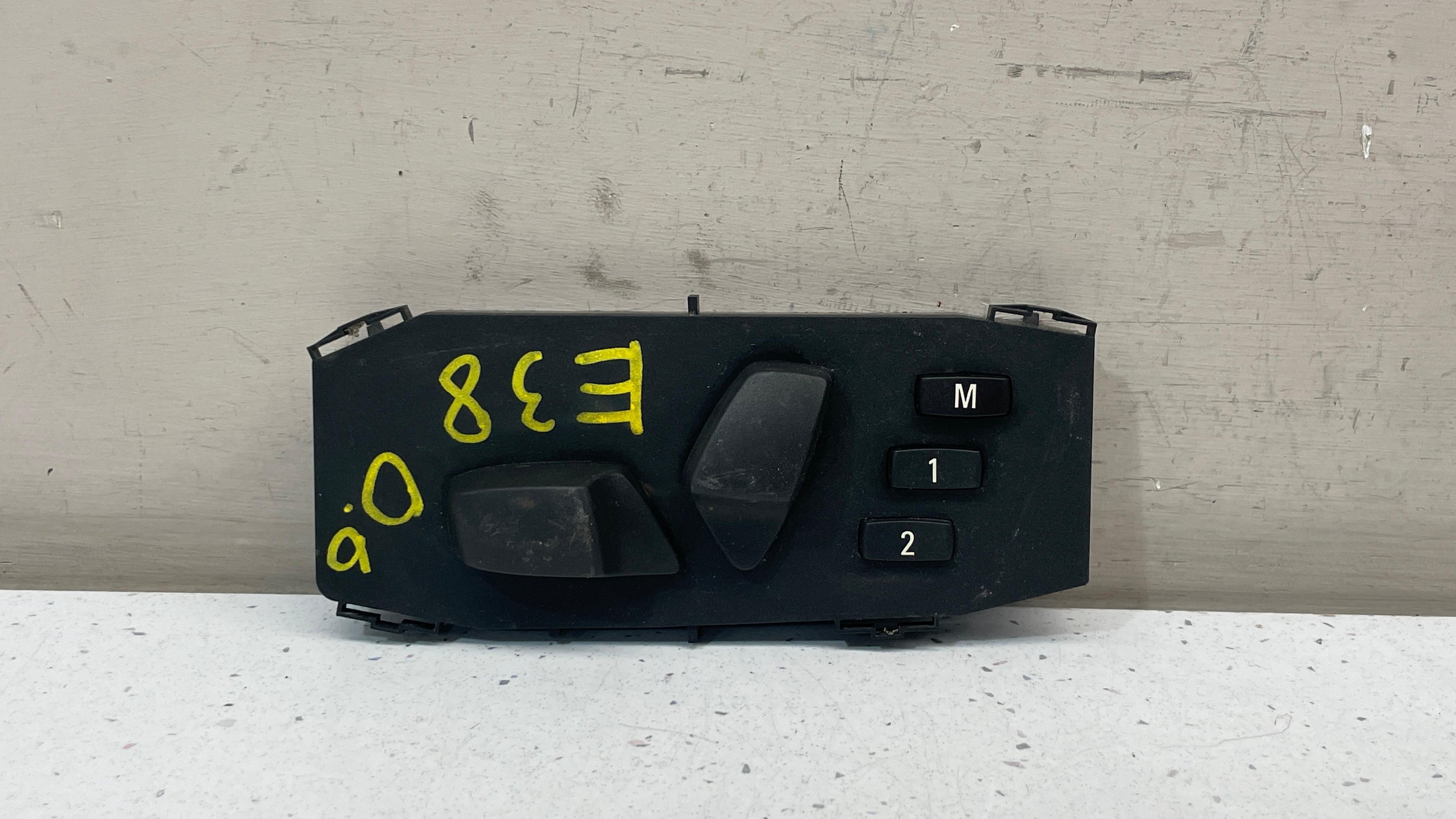 6936977 BMW E38 FRONT POWER SEAT SWITCH