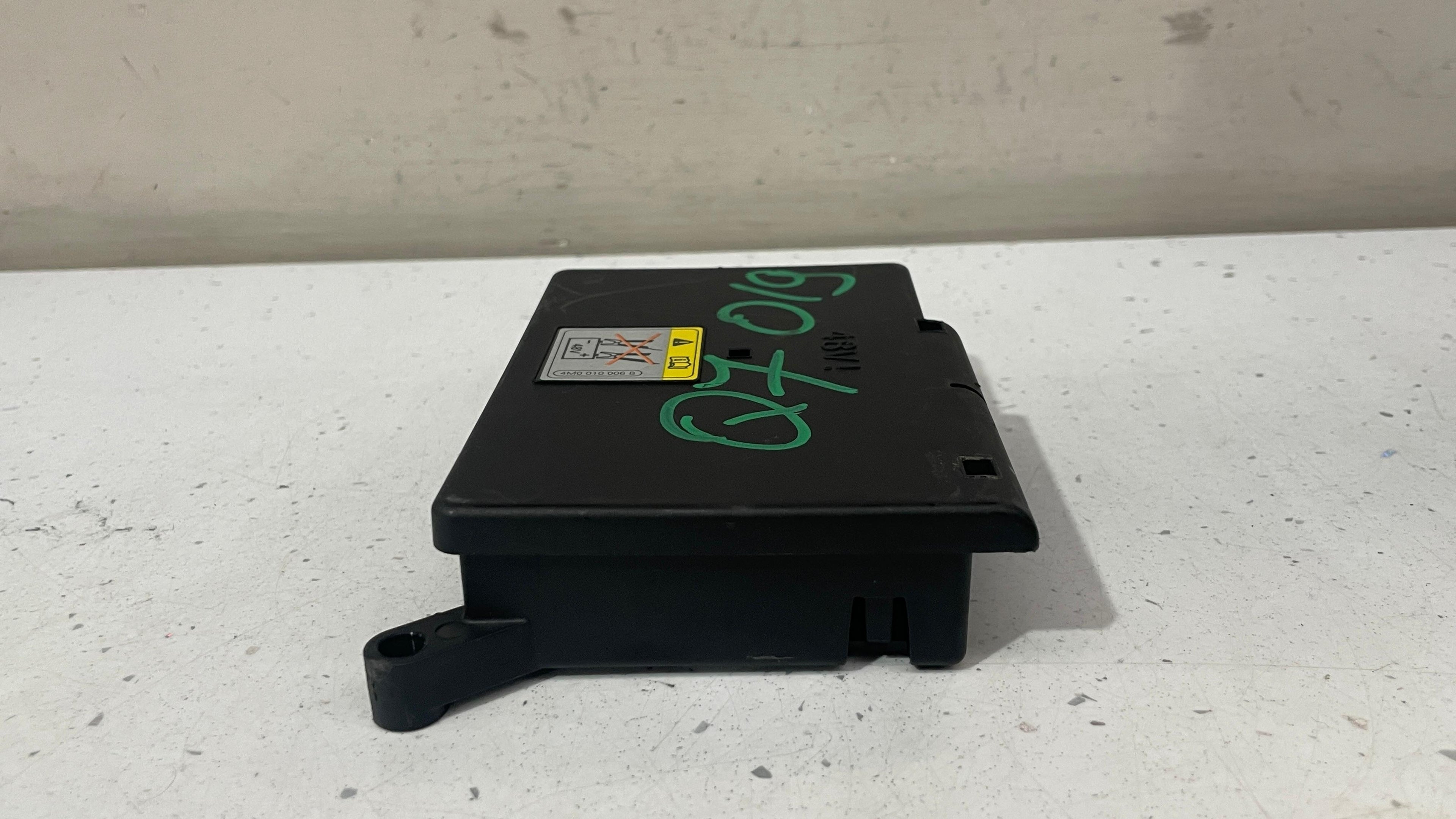 4M0941828J AUDI Q7 REAR FUSE BOX RELAY POWER