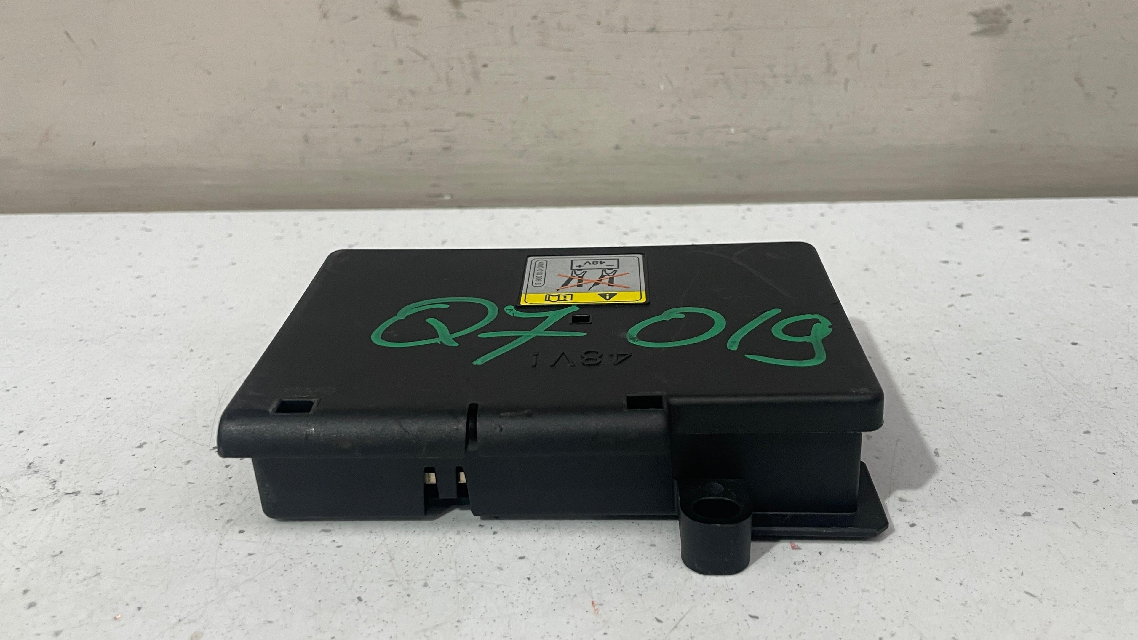 4M0941828J AUDI Q7 REAR FUSE BOX RELAY POWER
