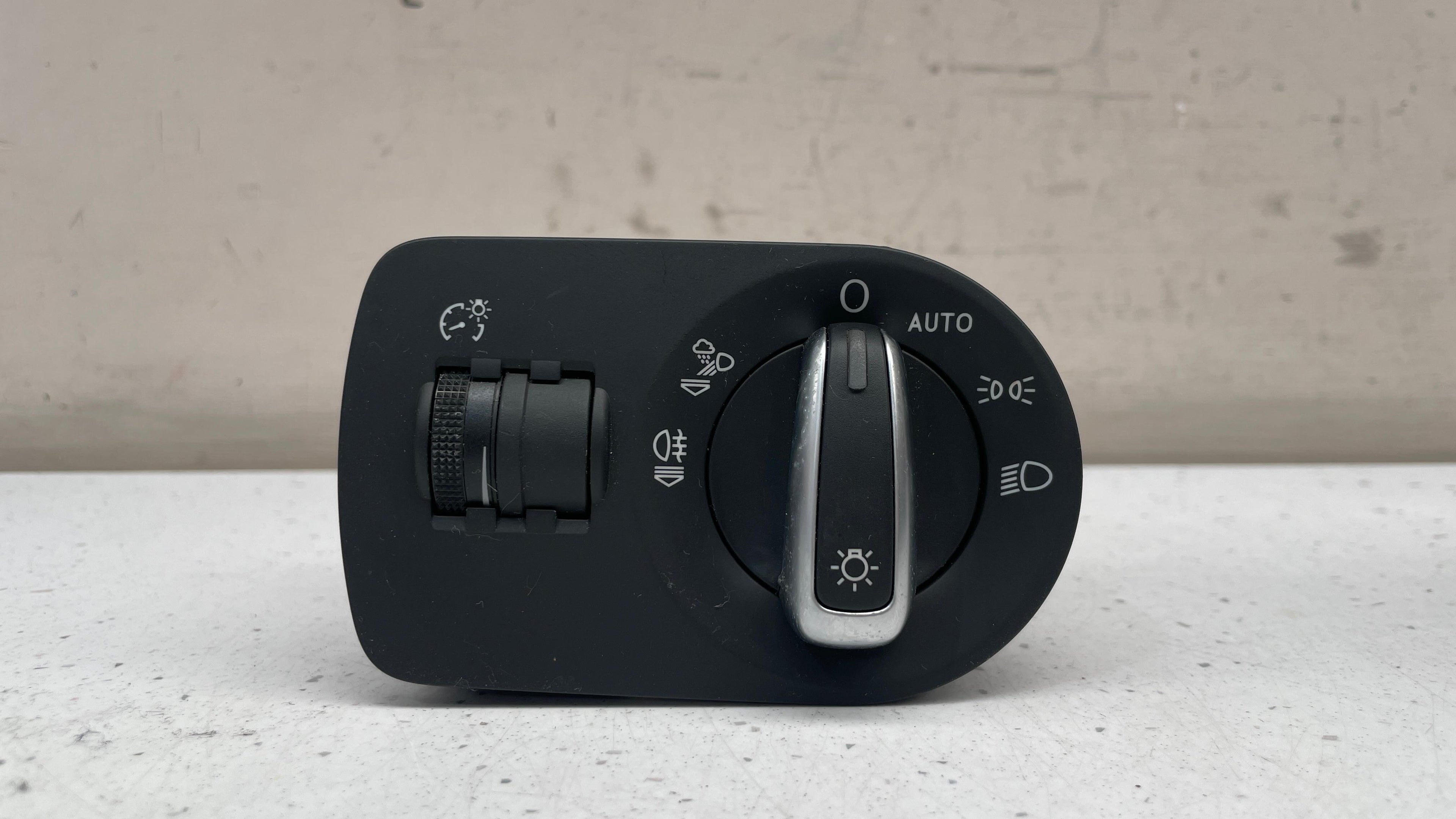 8X2941531AN AUDI Q3 HEADLIGHT CONTROL SWITCH