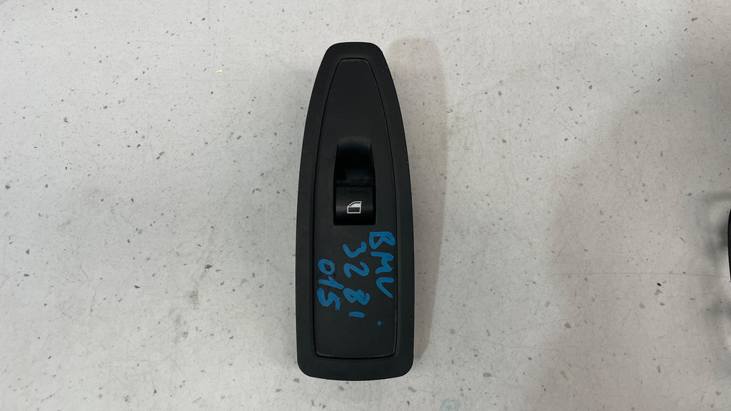9208107 BMW X5 RIGHT FRONT DOOR COVER WITH WINDOW SWITCH BUTTON