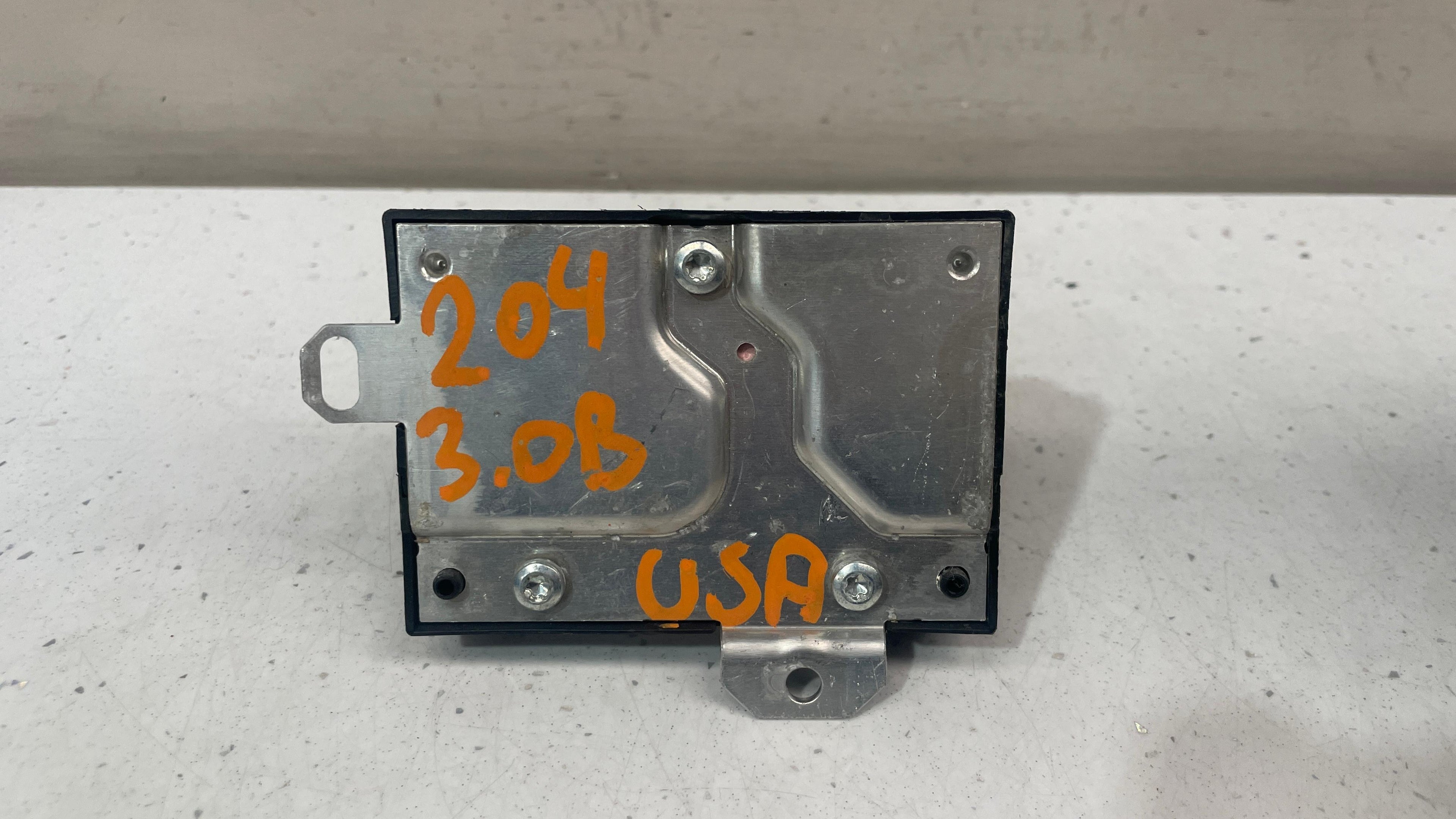 A2215401601 MERCEDES W204 FUEL POMP CONTROL UNIT