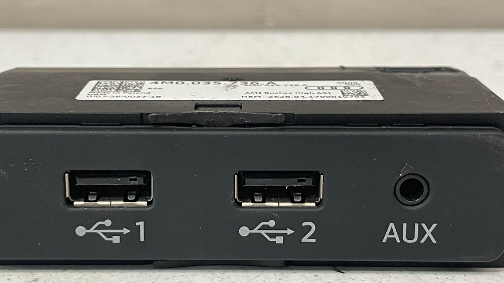 4M0035736A AUDI Q7 CENTER CONSOLE DUAL USB AUX PORT
