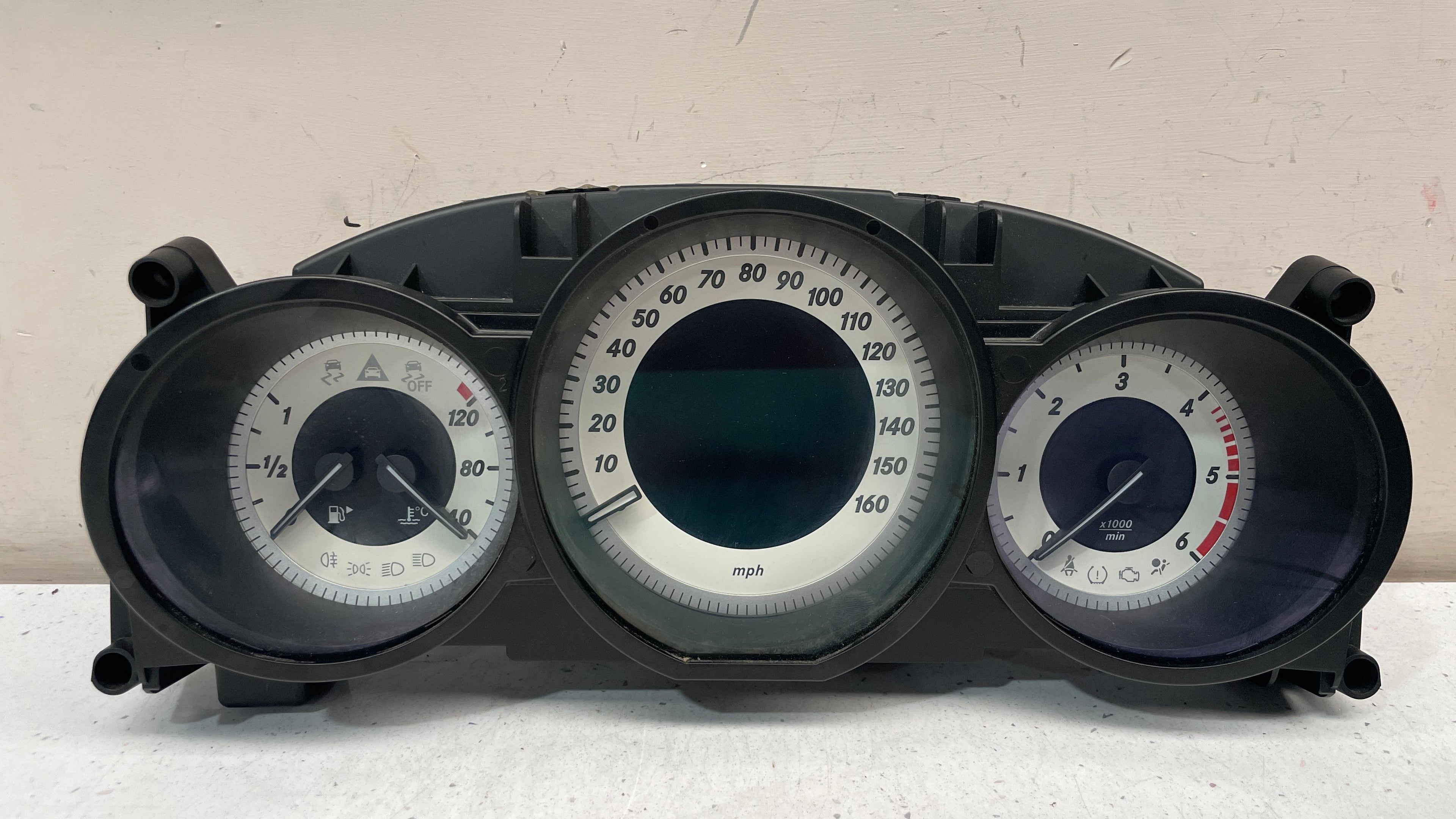 A2189007004 MERCEDES W218 INSTRUMENT SPEEDOMETER CLUSTER PANEL