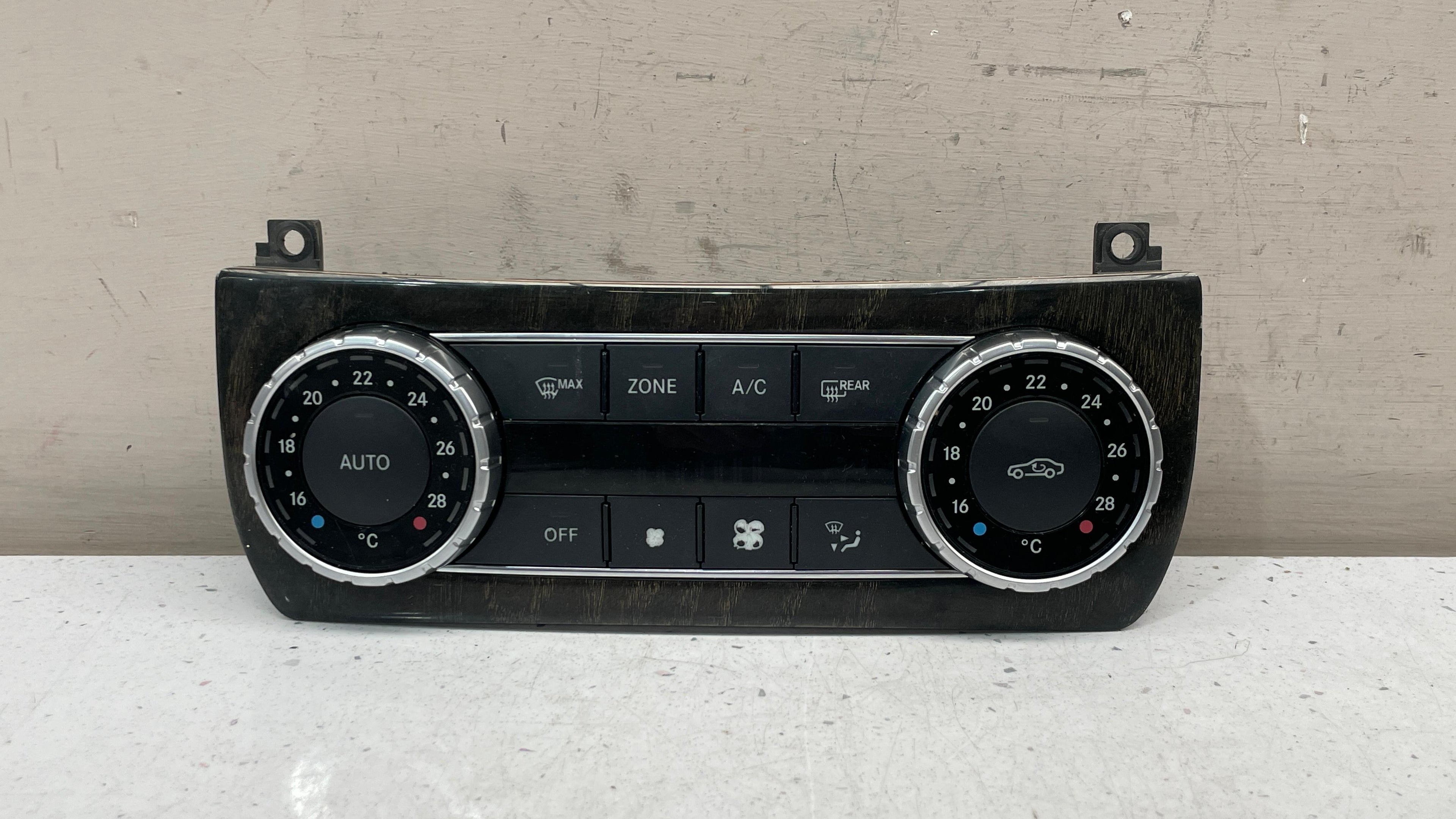 A2049006608 MERCEDES W204 CLIMATE CONTROL PANEL