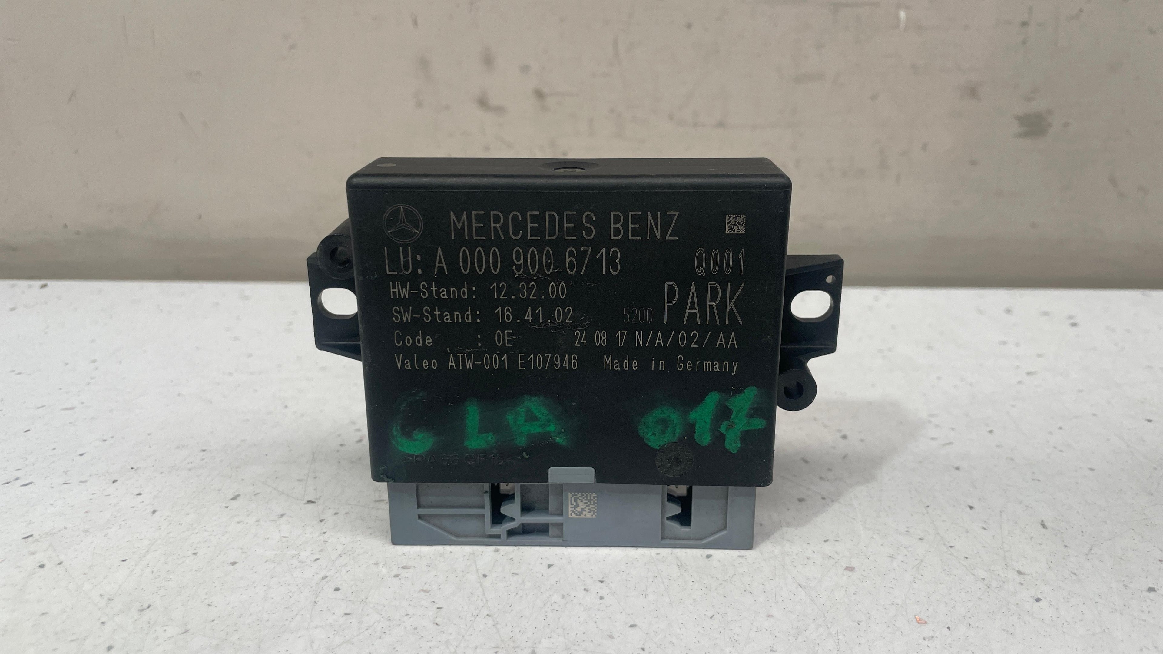 A0009006713  MERCEDES PARKING DISTANCE SENSOR CONTROL UNIT