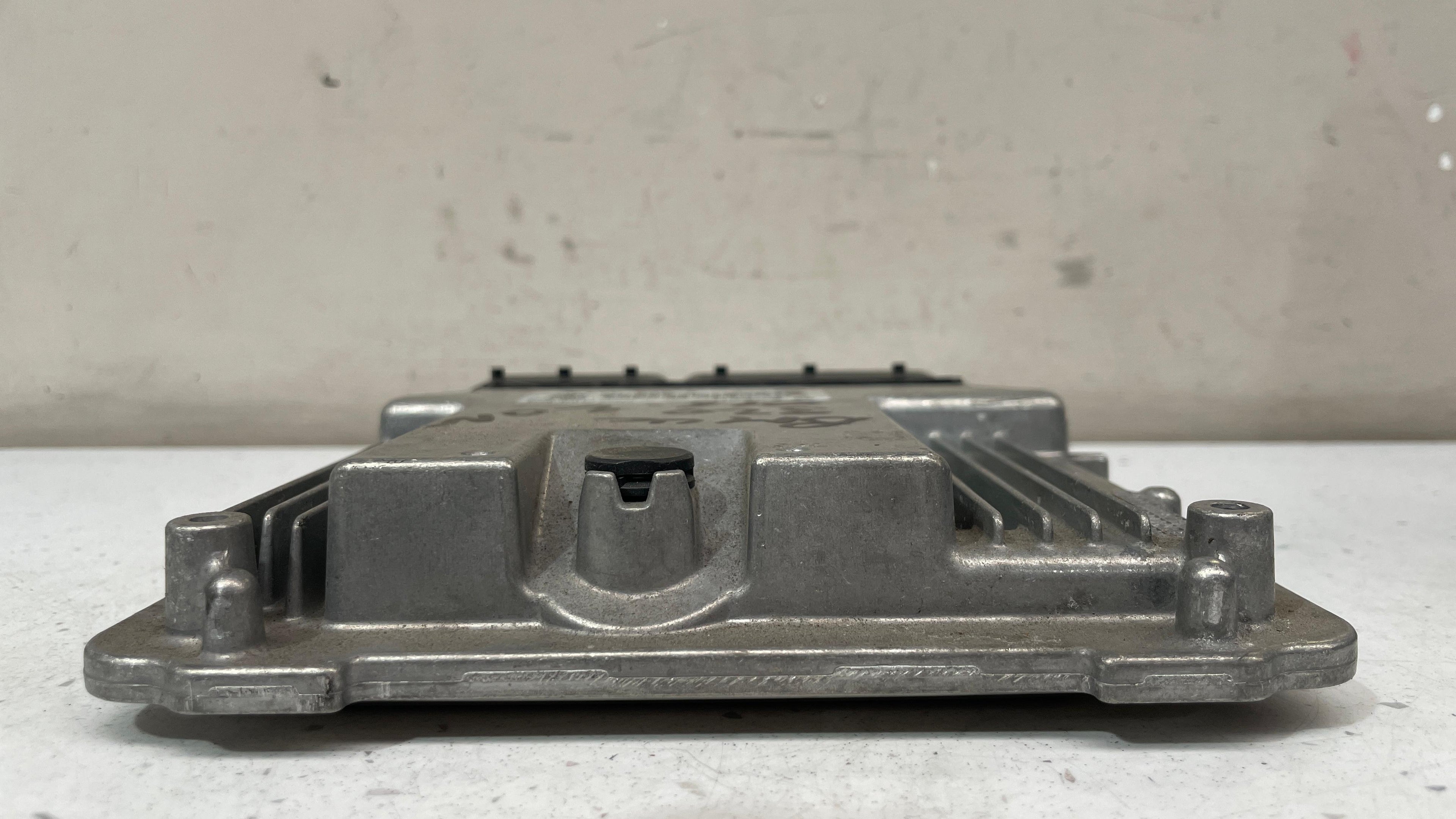 8578944-01 BMW SERIES 3 ENGINE CONTROL UNIT ECU