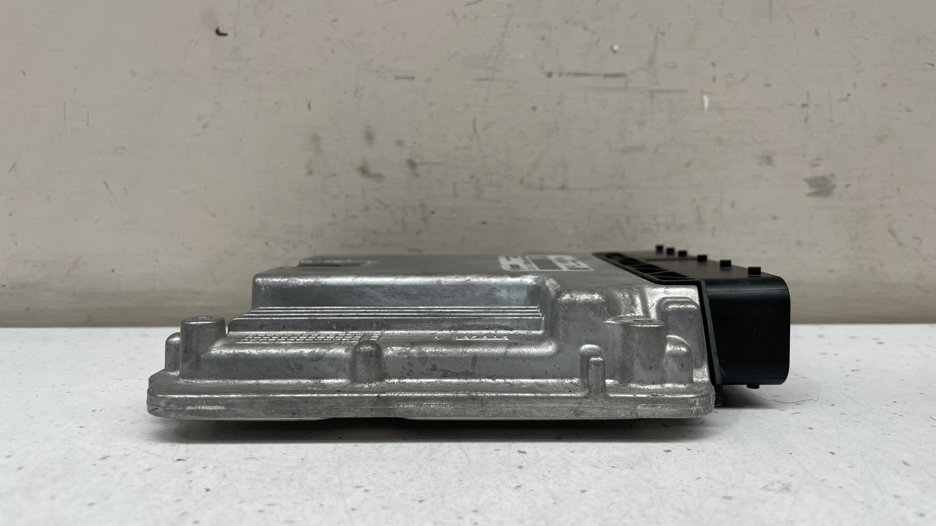 8582280-01 BMW F30 ENGINE CONTROL UNIT ECU