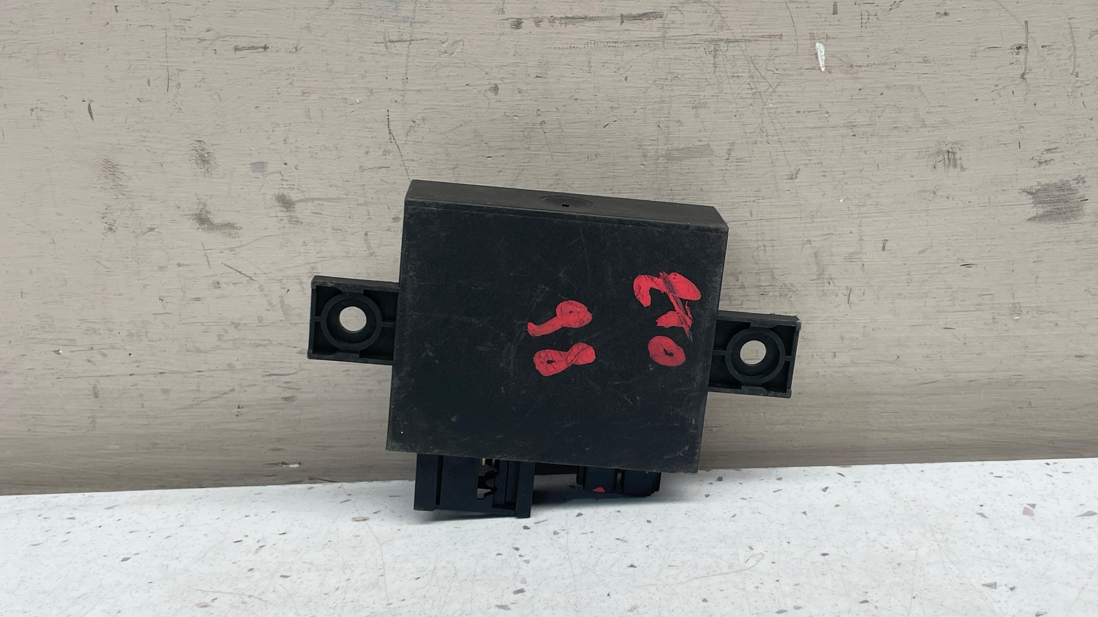 2108203226 MERCEDES ANTI THEFT LOCKING CONTROL MODULE