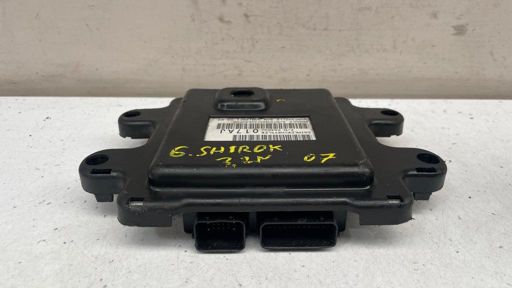P04692024AJ JEEP GRAND CHEROKE COMMANDER CONTROL FRONT FITS