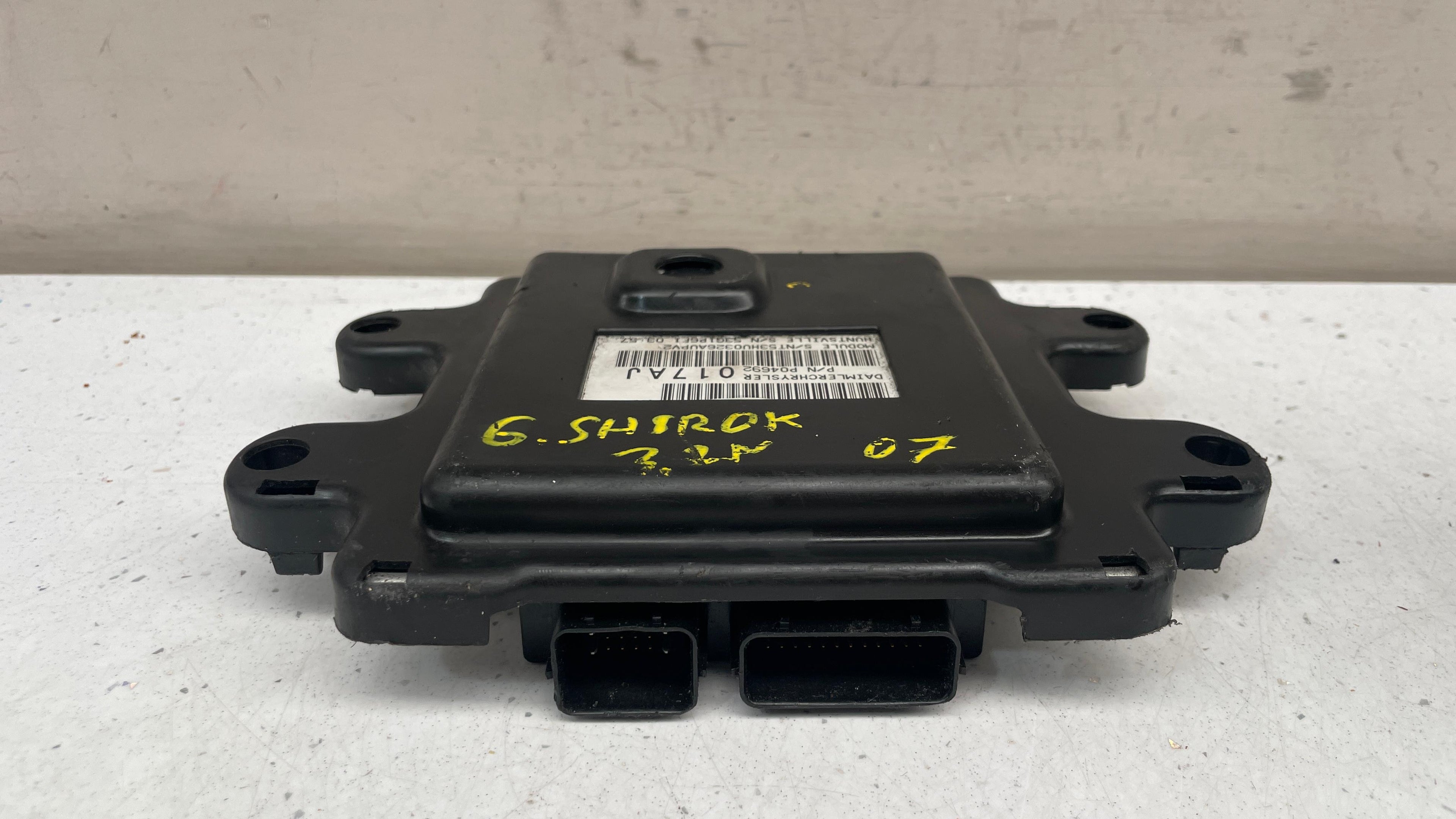 P04692024AJ JEEP GRAND CHEROKE COMMANDER CONTROL FRONT FITS