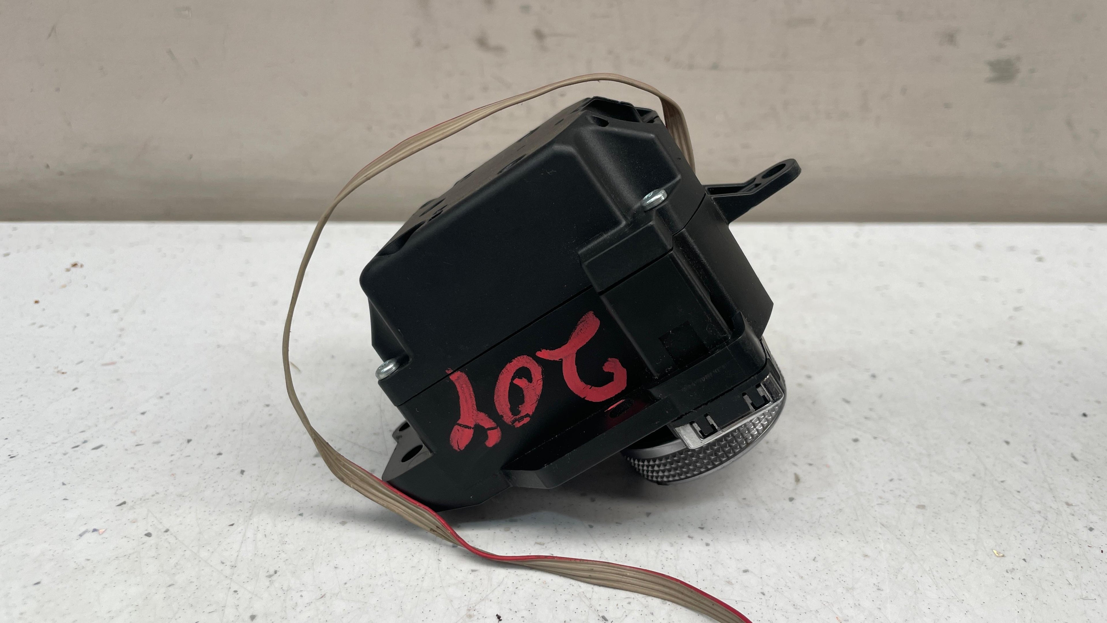 A2048708851 MERCEDES W204 NAVIGATION CONTROL COMMAND SWITCH