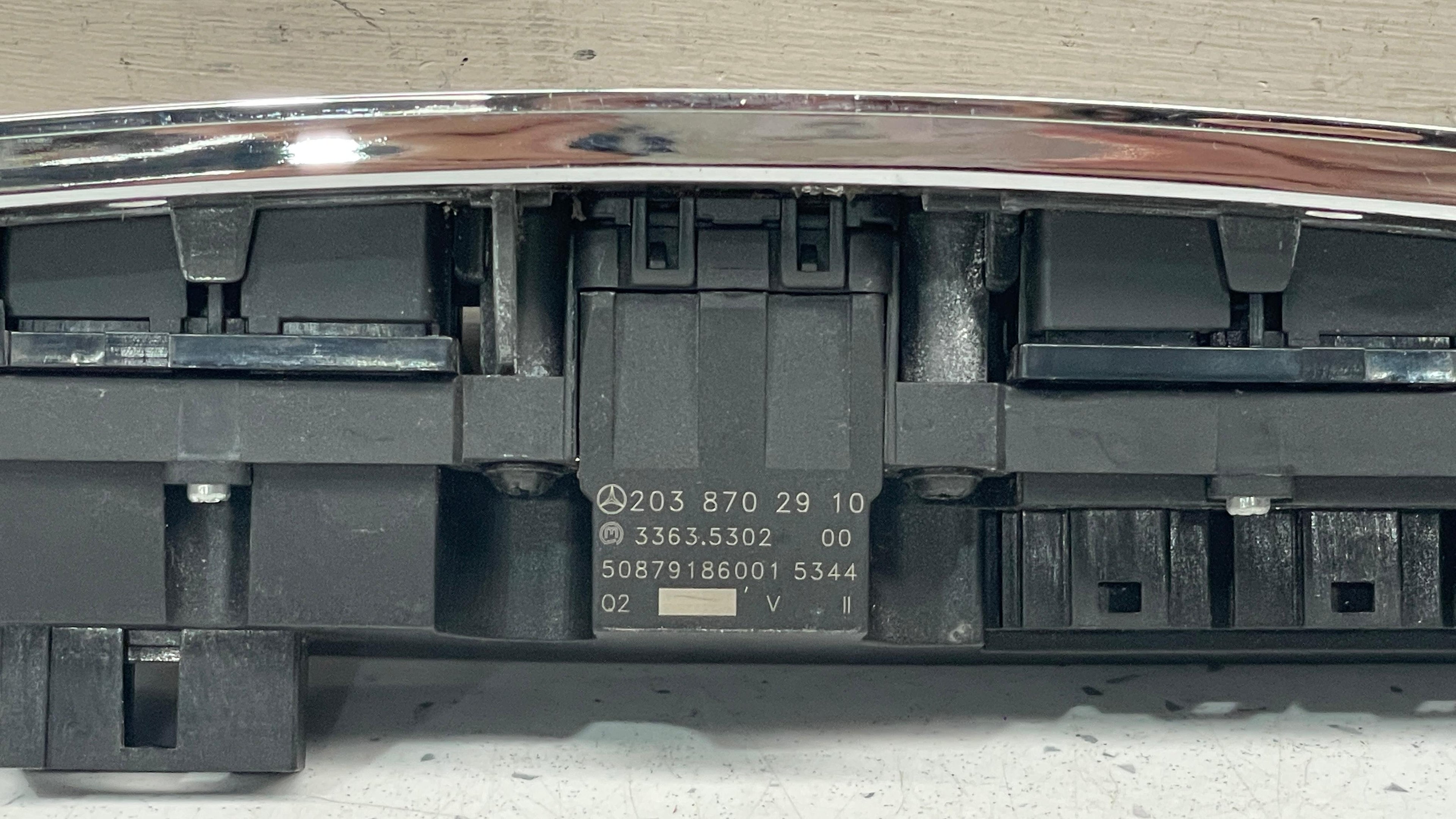 2038702910 MERCEDES W203 AC CLIMATE CONTROL PANEL
