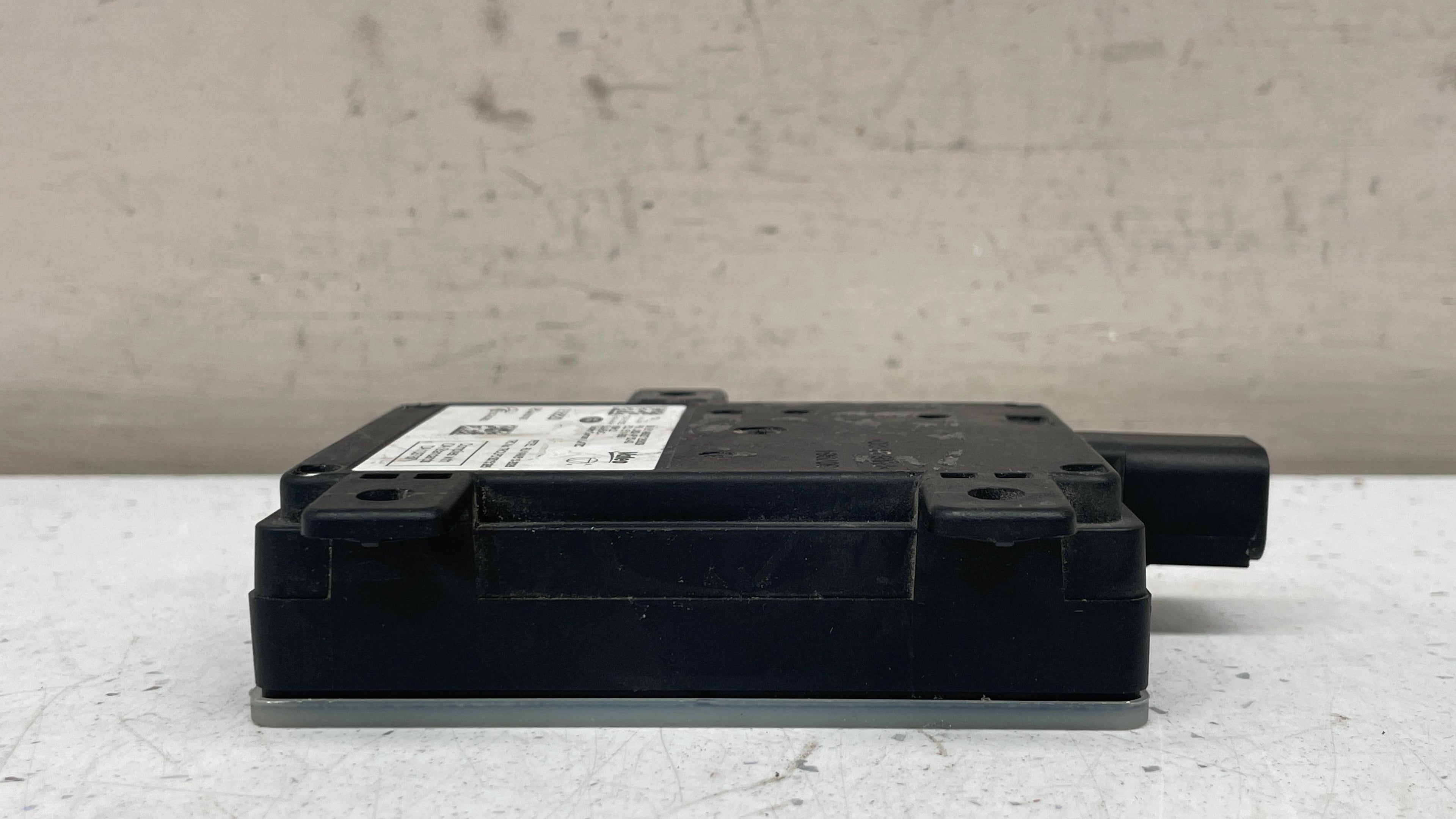 JX63-14F152-AD JAGUAR XE BLIND SPOT SENSOR DRIVER SIDE
