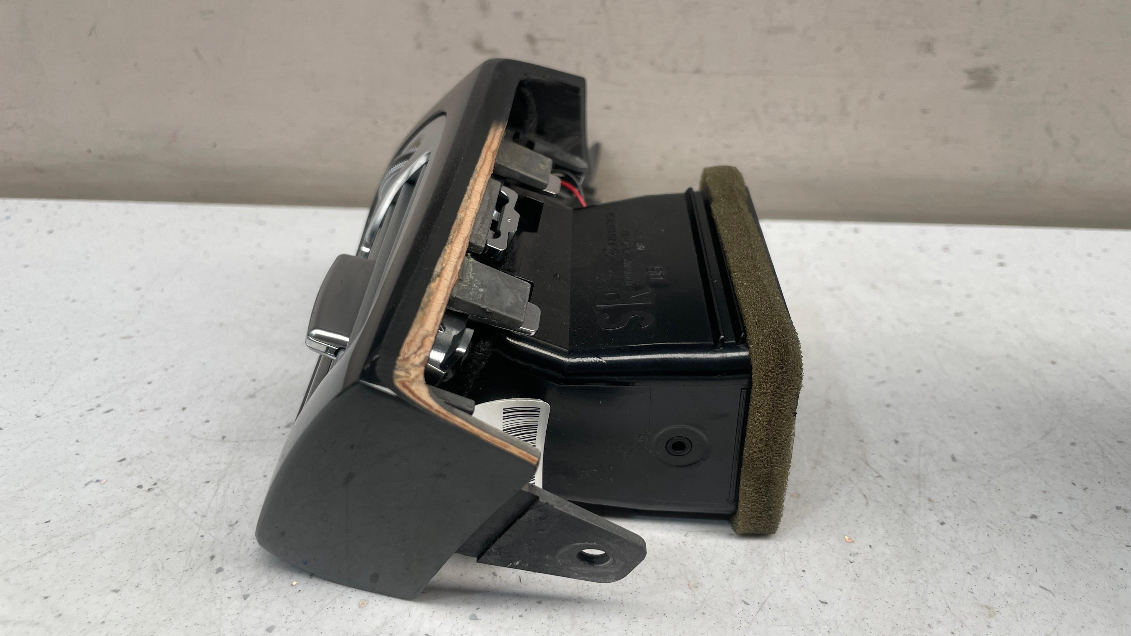 A2188301054 MERCEDES W218 CENTER CONSOLE AIR VENT