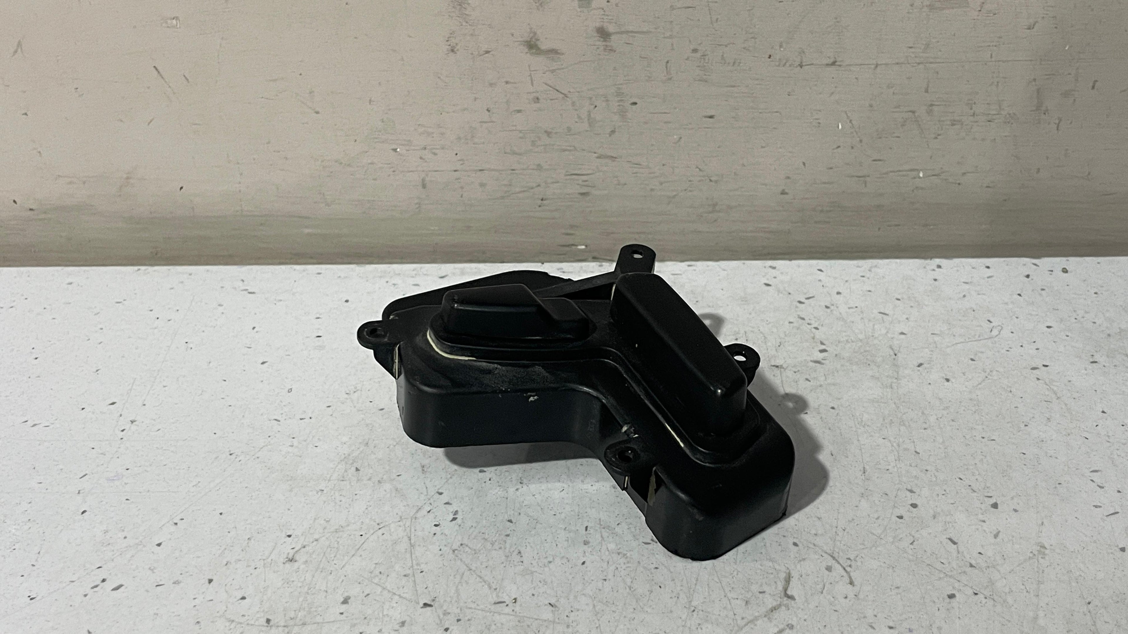 2118701010 MERCEDES W211 SWITCH SEAT ADJUSTMENT LEFT