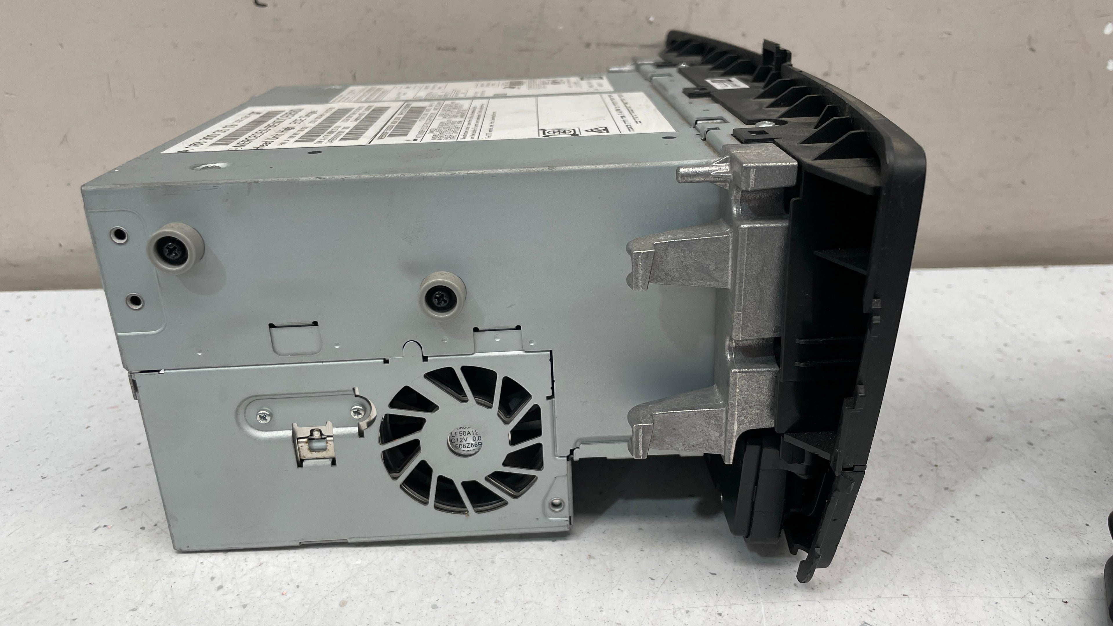 A1669003519  MERCEDES W166 RADIO SYSTEM HEAD UNIT
