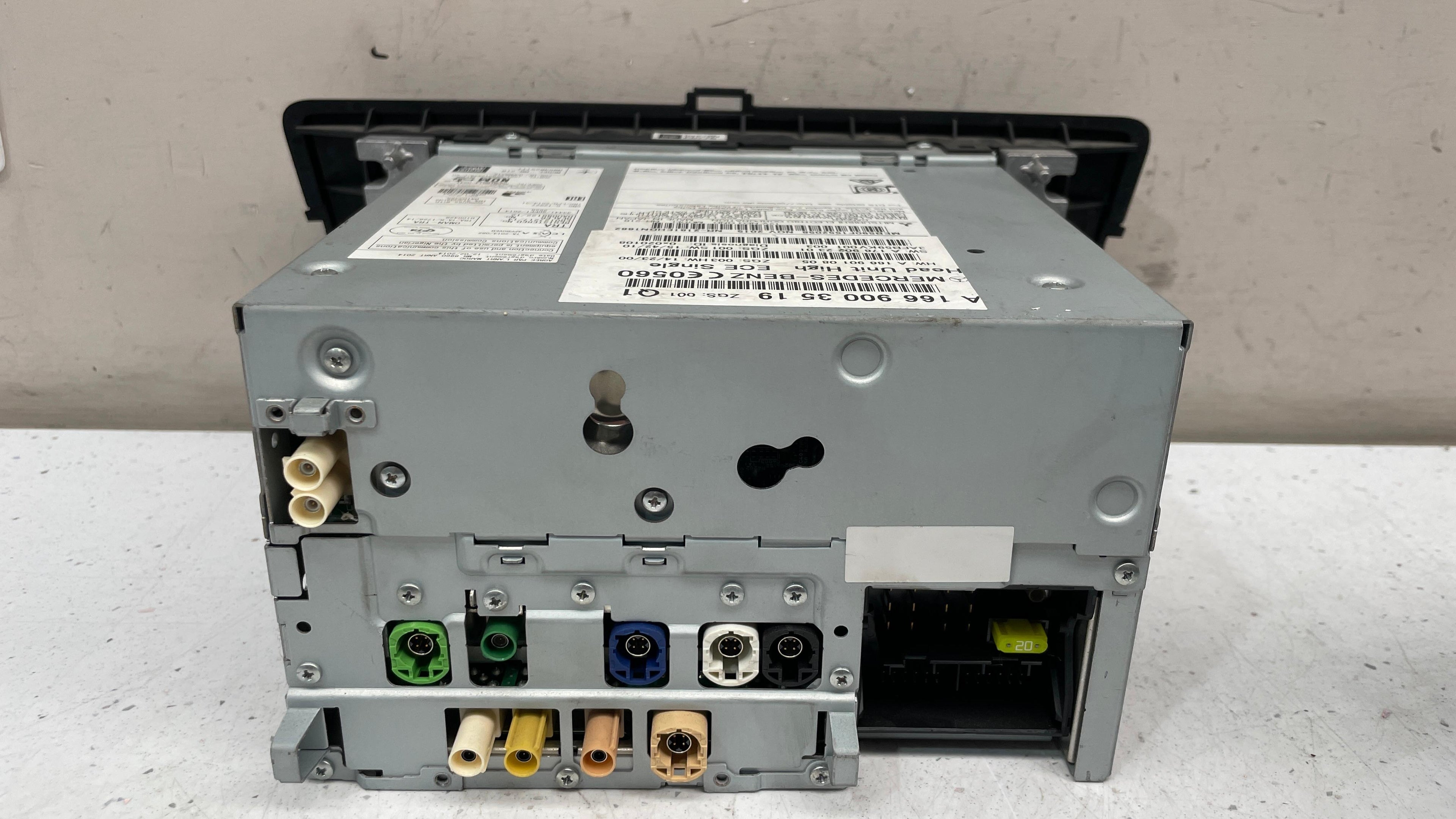 A1669003519  MERCEDES W166 RADIO SYSTEM HEAD UNIT