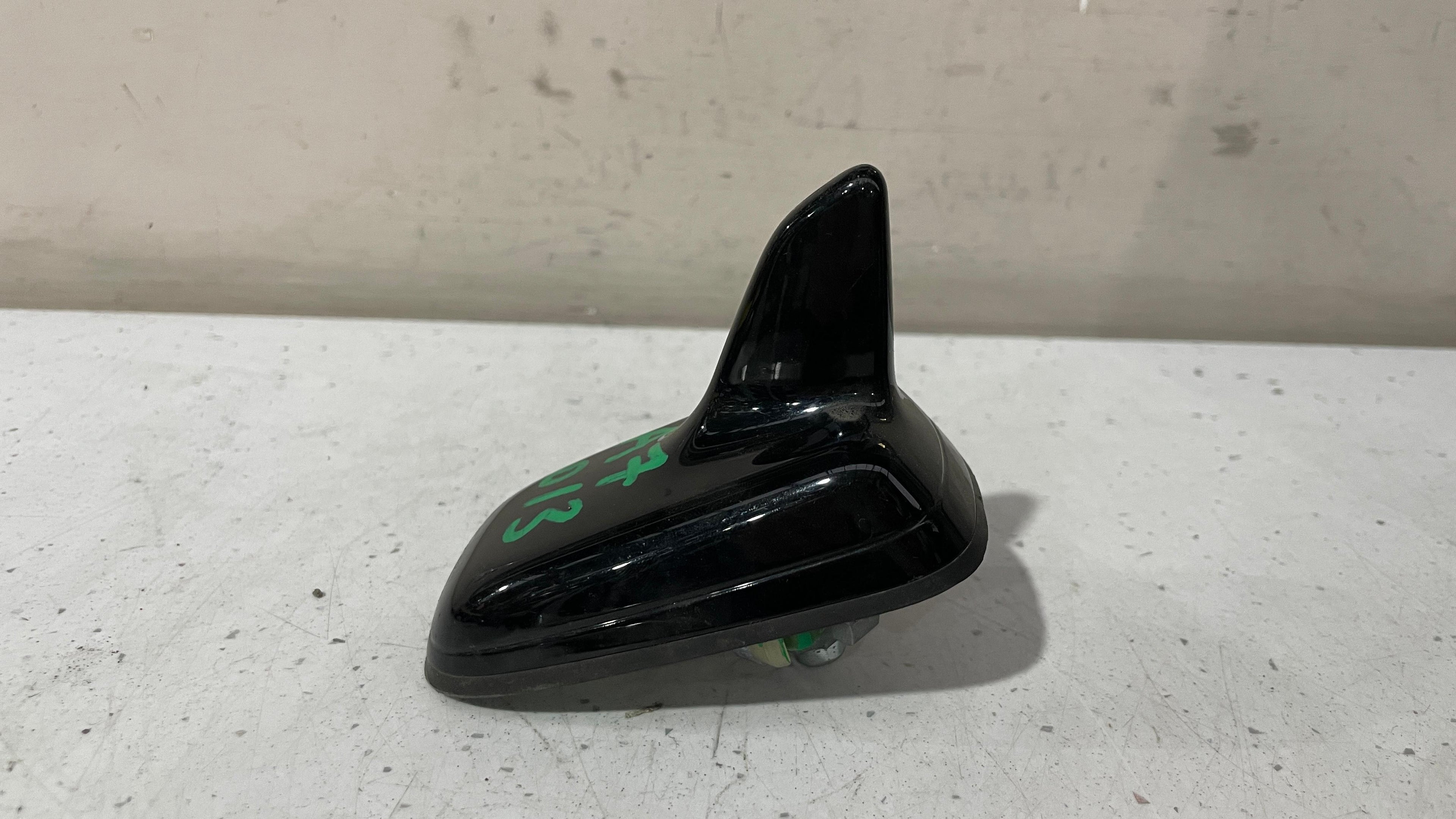 4G0035503J AUDI A4 ROOF SHARK FIN MOUNT ANTENNA