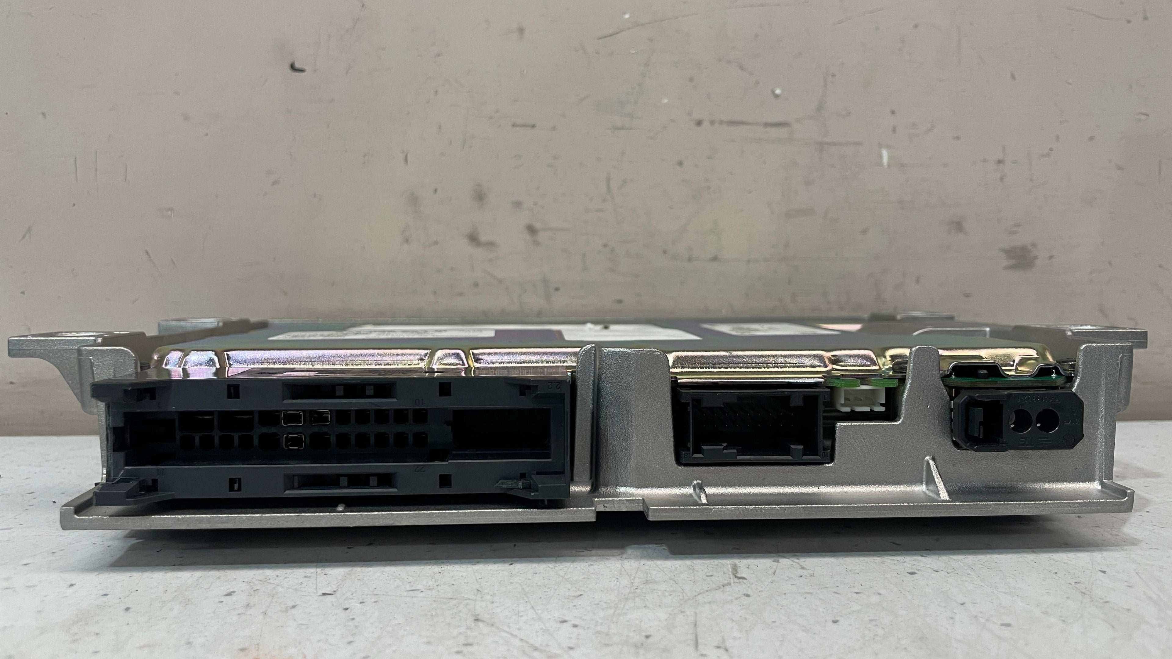 971035223M PORSCHE CAYENNE AMPLIFIER SOUND SYSTEM