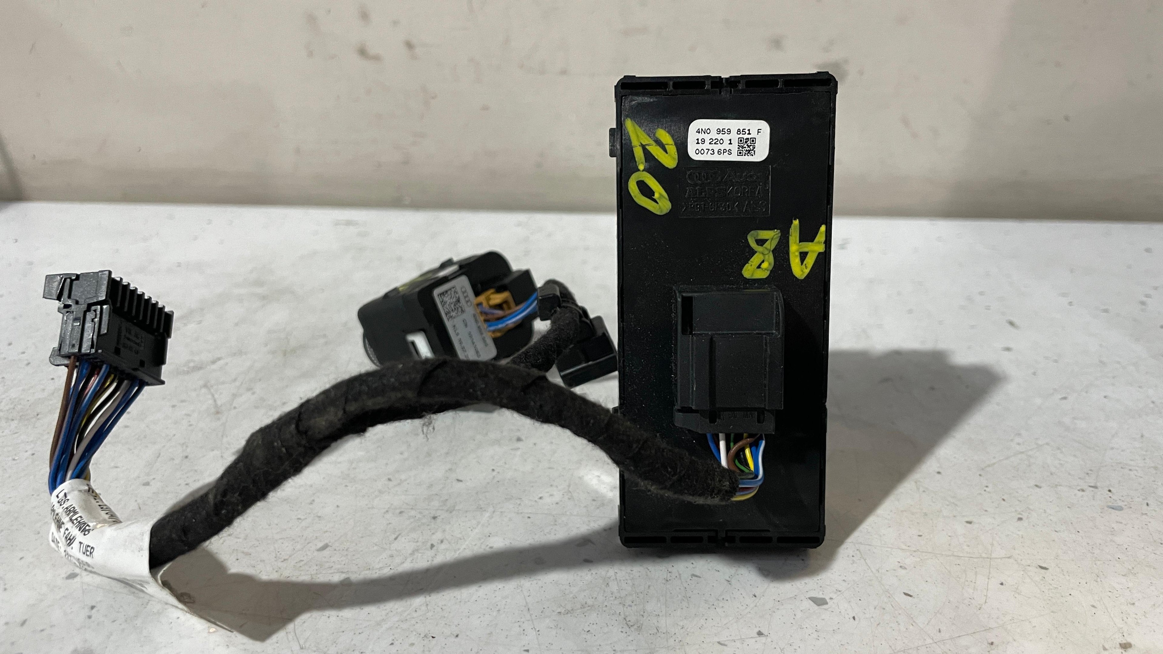 4N0959851F AUDI A8 FRONT LEFT WINDOW SWITCH
