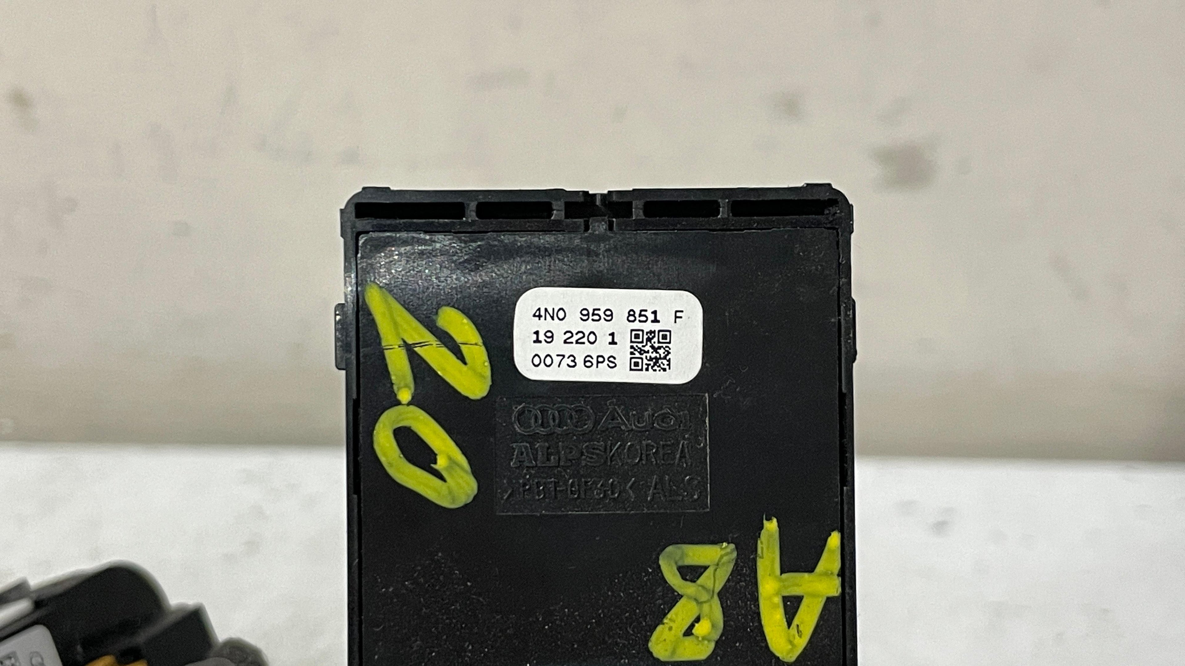 4N0959851F AUDI A8 FRONT LEFT WINDOW SWITCH