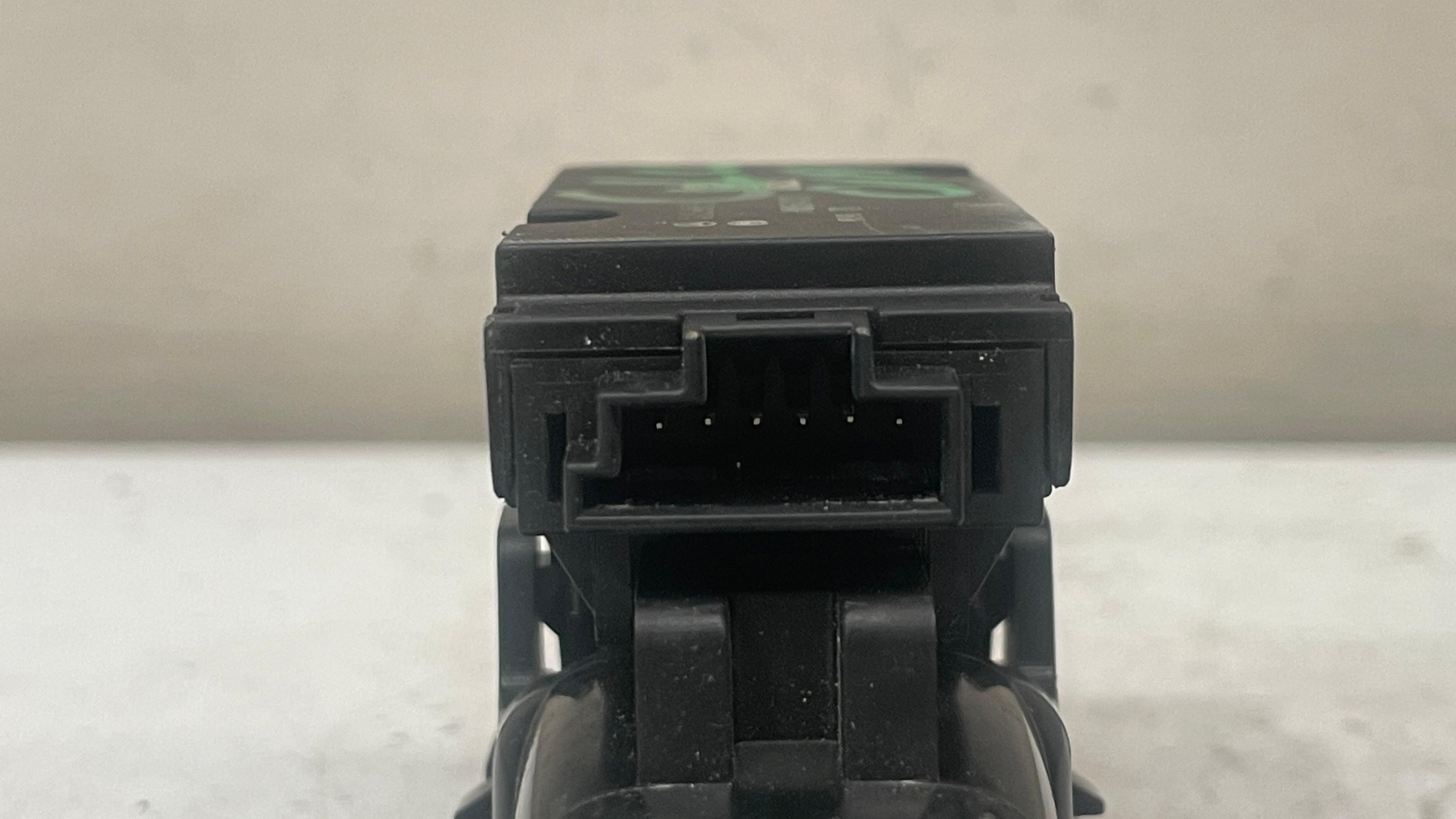 A2059051516 MERCEDES GLC PARKING BRAKE BUTTON SWITCH