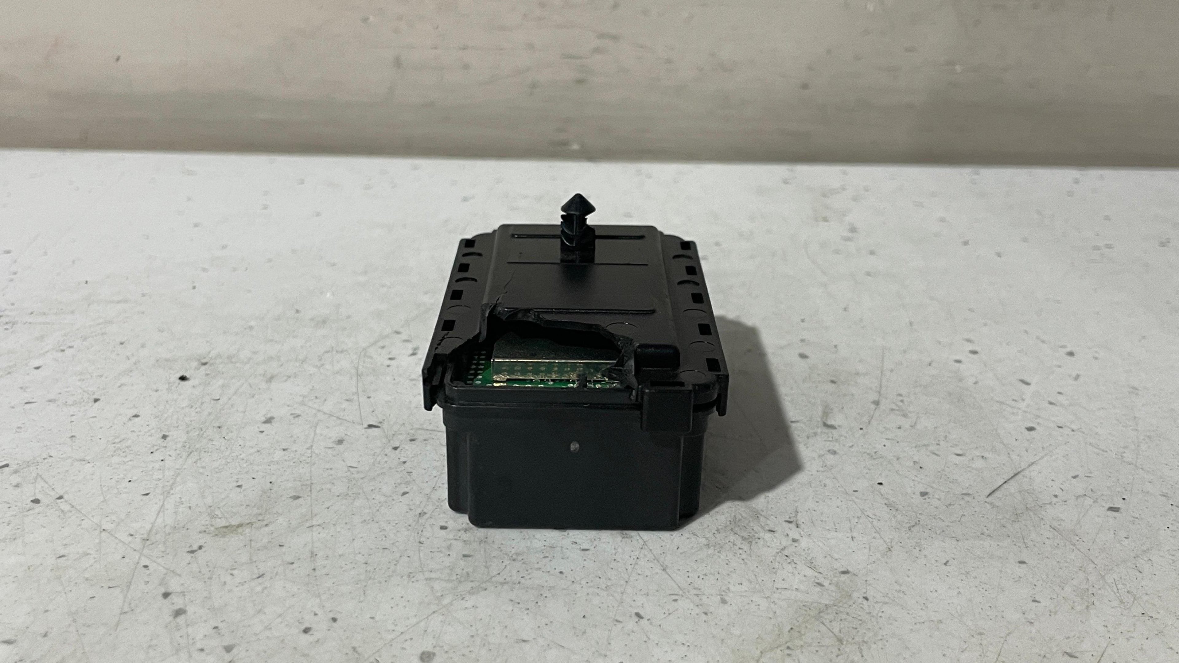 9397846-01 BMW SERIES 3 RADIO CONTROL MODULE