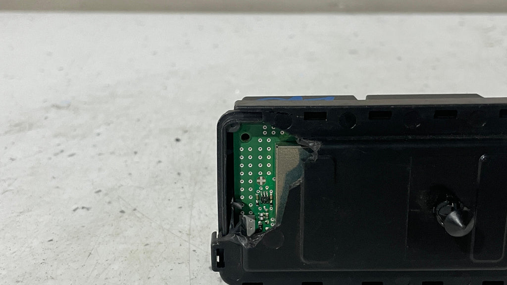 9397846-01 BMW SERIES 3 RADIO CONTROL MODULE