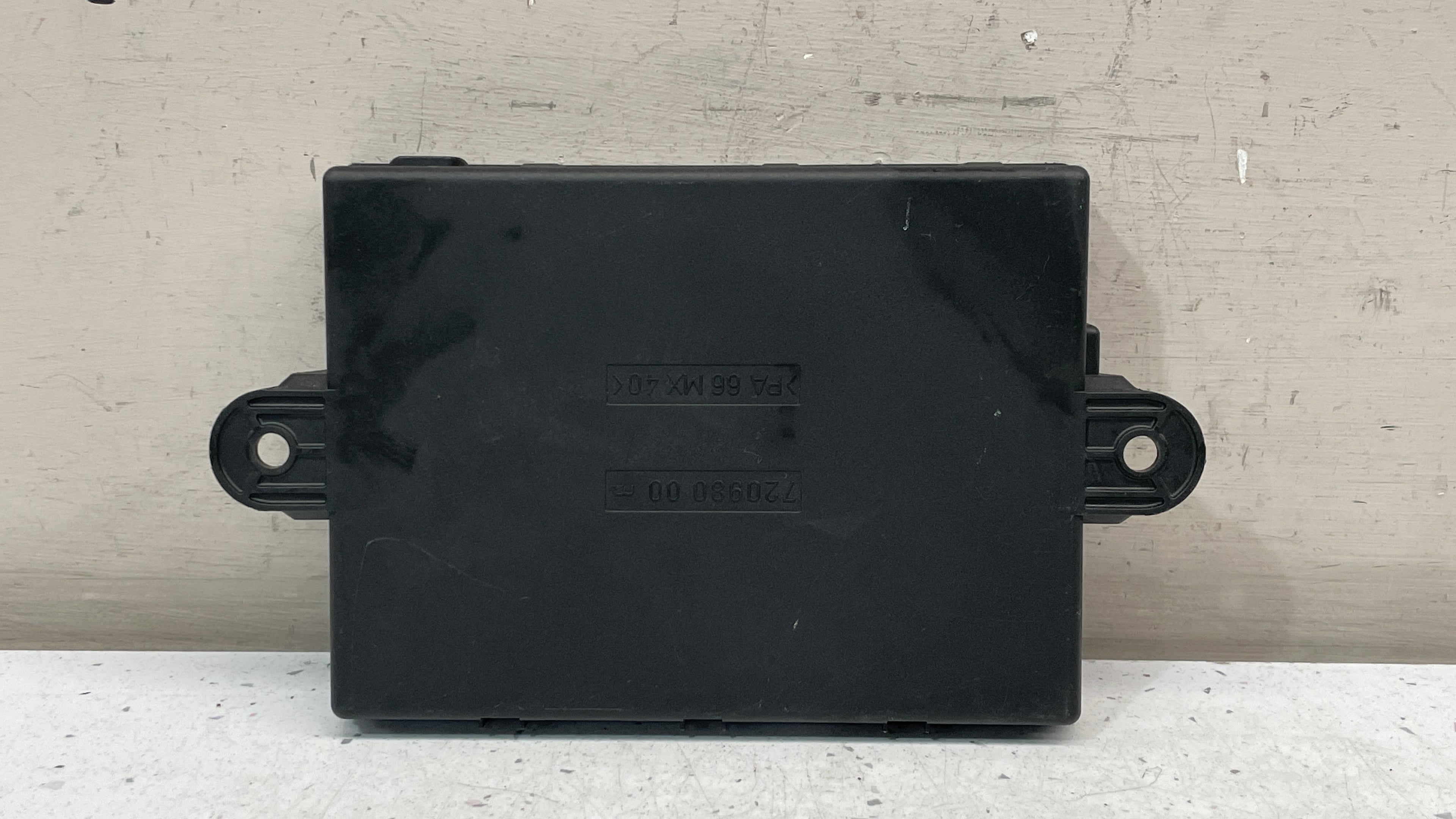 A0008700392 MERCEDES W221 REAR DOOR CONTROL MODULE UNIT