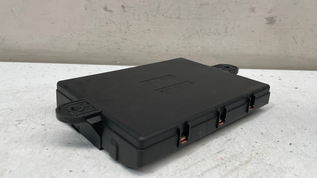 A0008700392 MERCEDES W221 REAR DOOR CONTROL MODULE UNIT