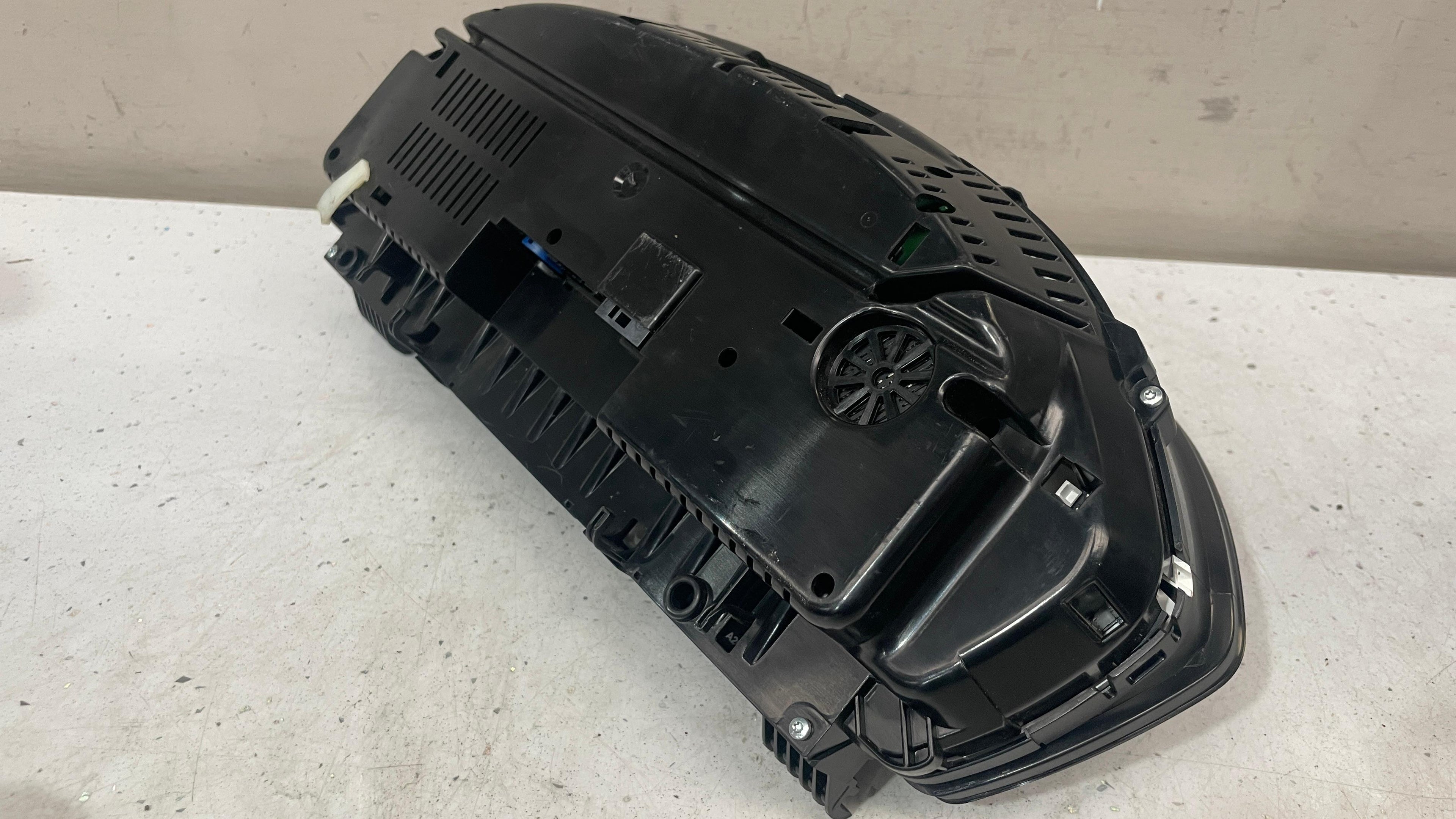 9325214-01   BMW SERIES 3 SPEEDOMETER INSTRUMENT CLUSTER PANEL