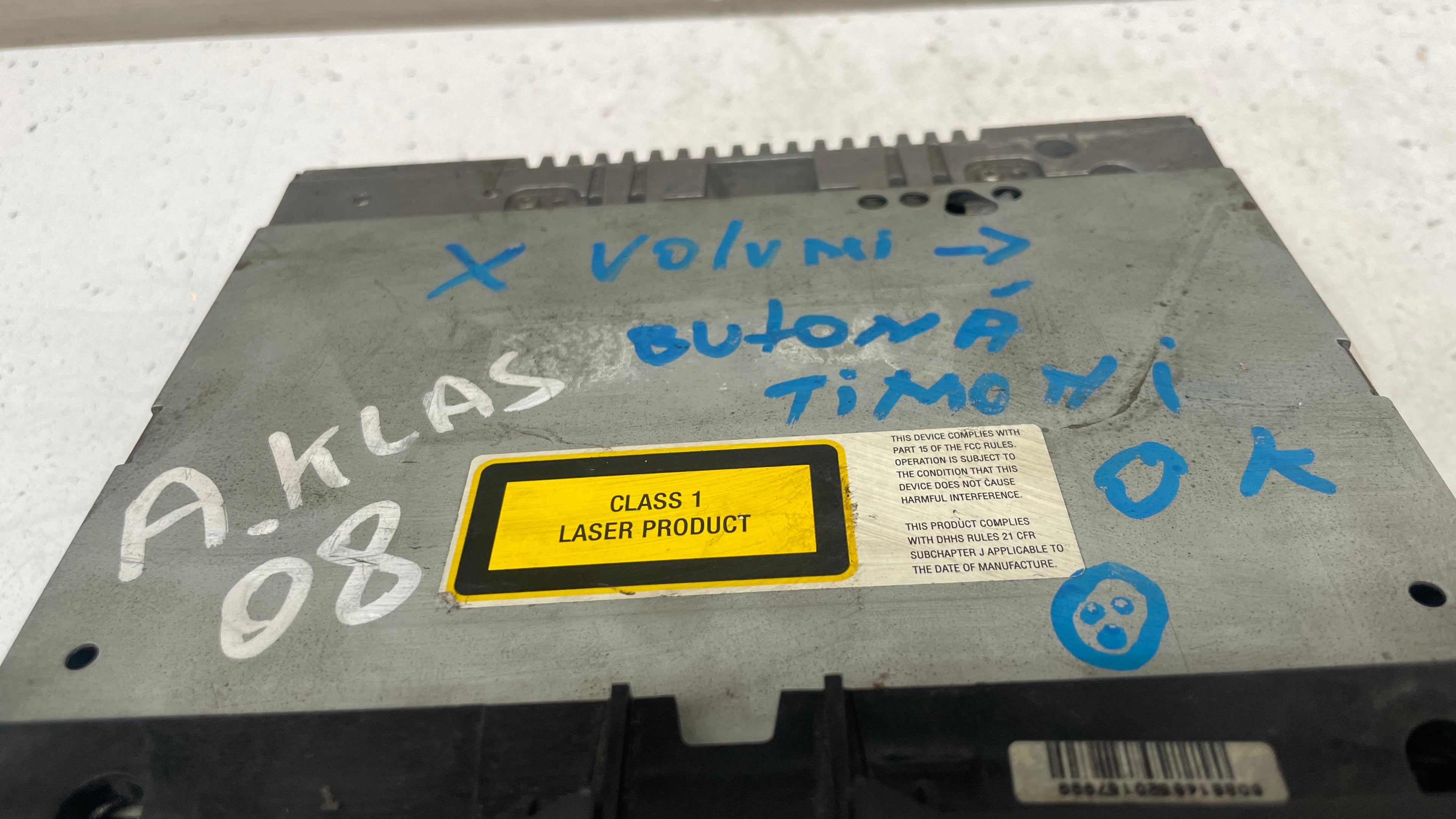 A1698200086 MERCEDES A CLASS W169 RADIO CD PLAYER CONTROL UNIT